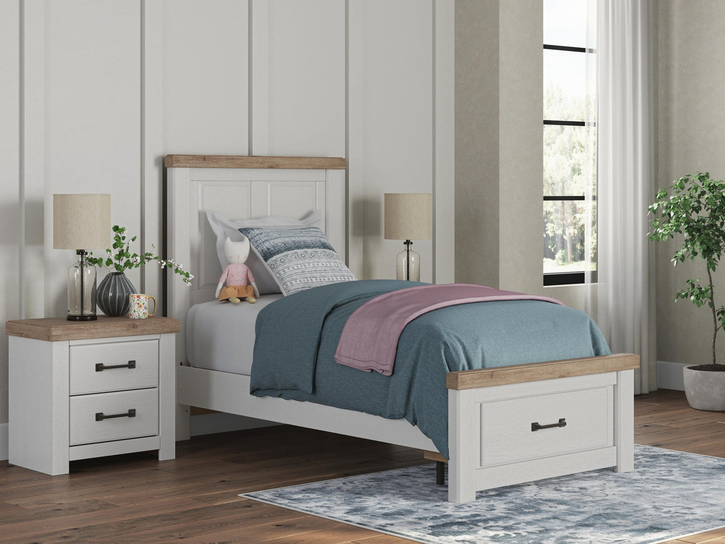 Savonport  Panel Storage Bed. Dresser, Mirror And Nightstand Benchcraft®