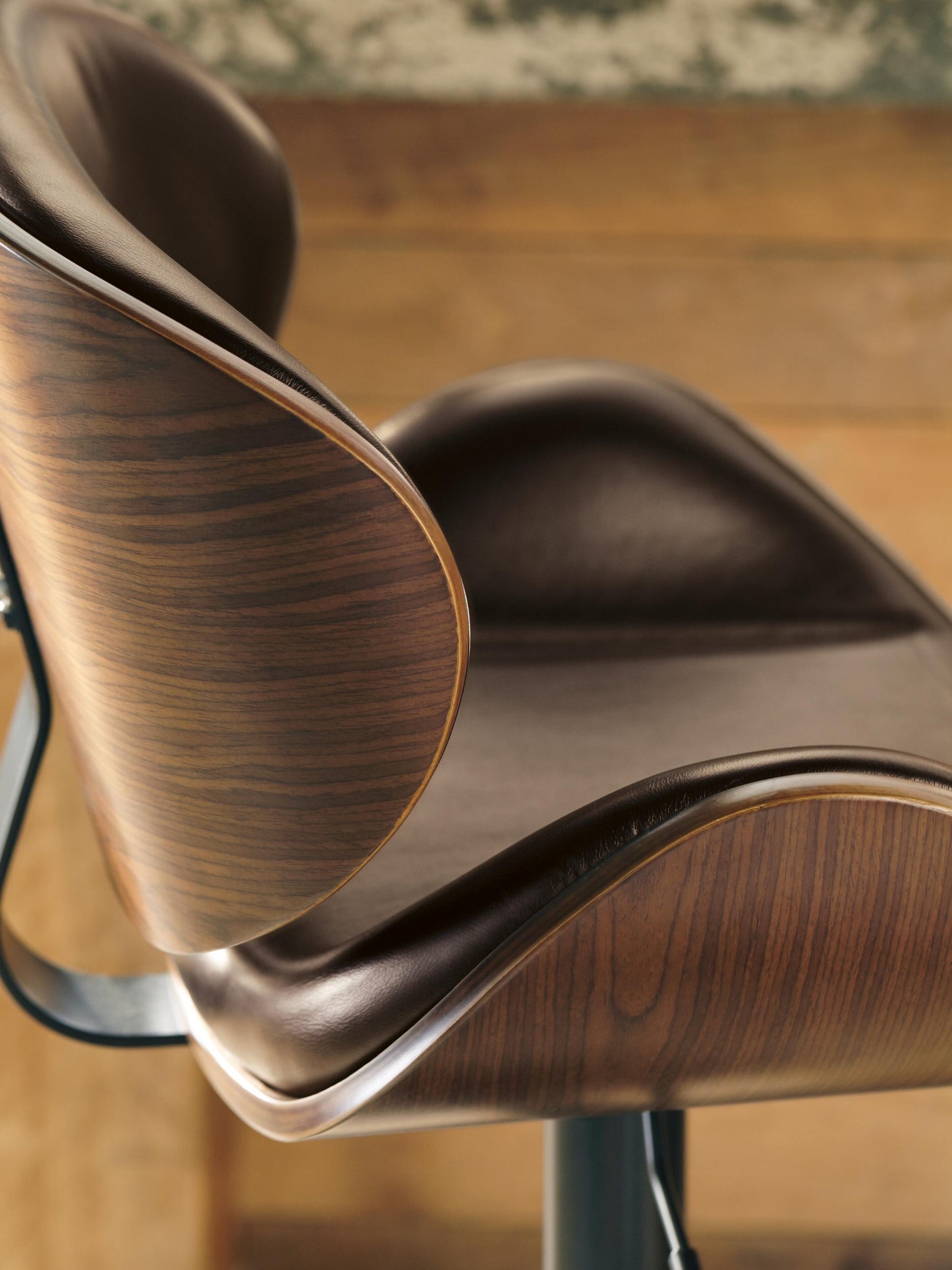Bellatier Tall UPH Swivel Barstool(1/CN) Signature Design by Ashley®