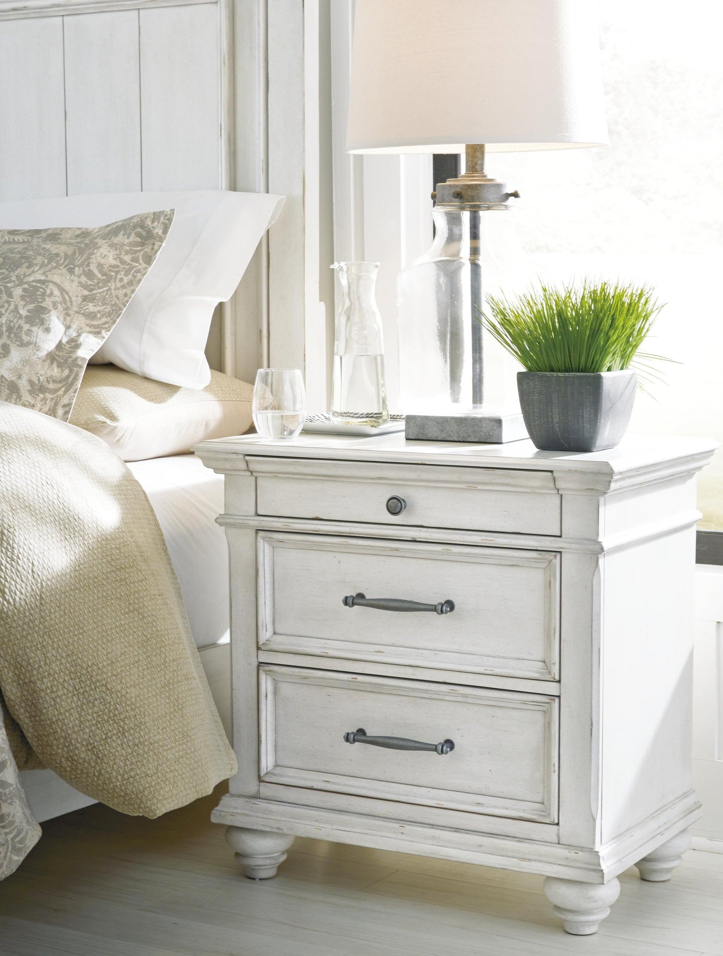 Kanwyn Three Drawer Night Stand Benchcraft®