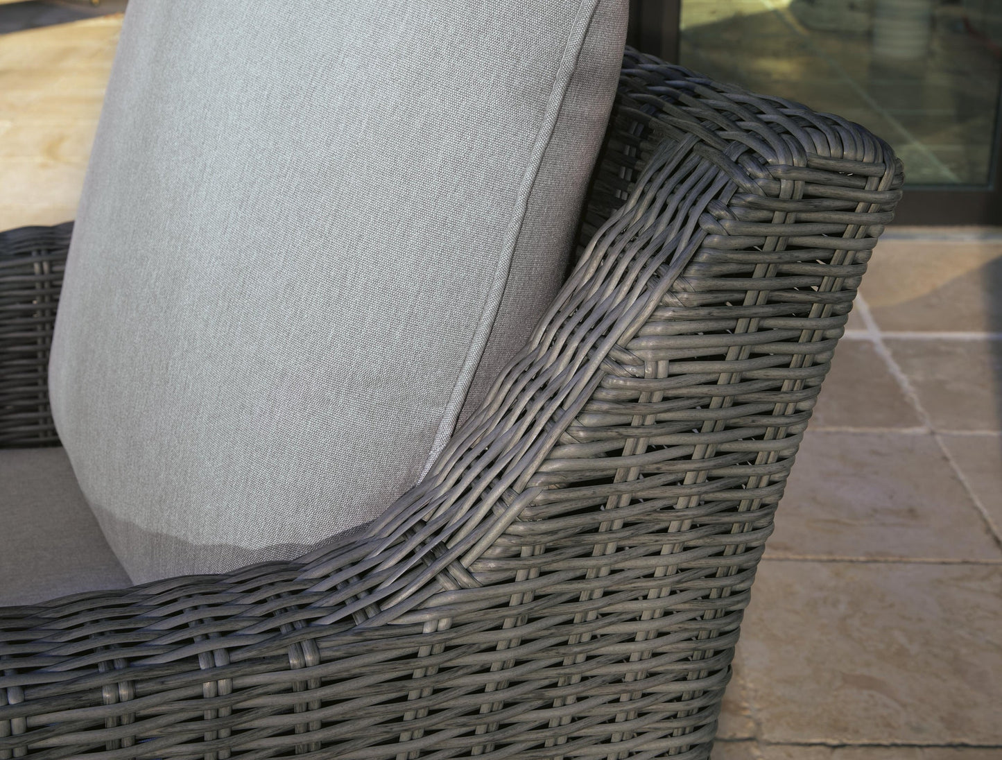 Elite Park Swivel Lounge w/ Cushion Signature Design by Ashley®
