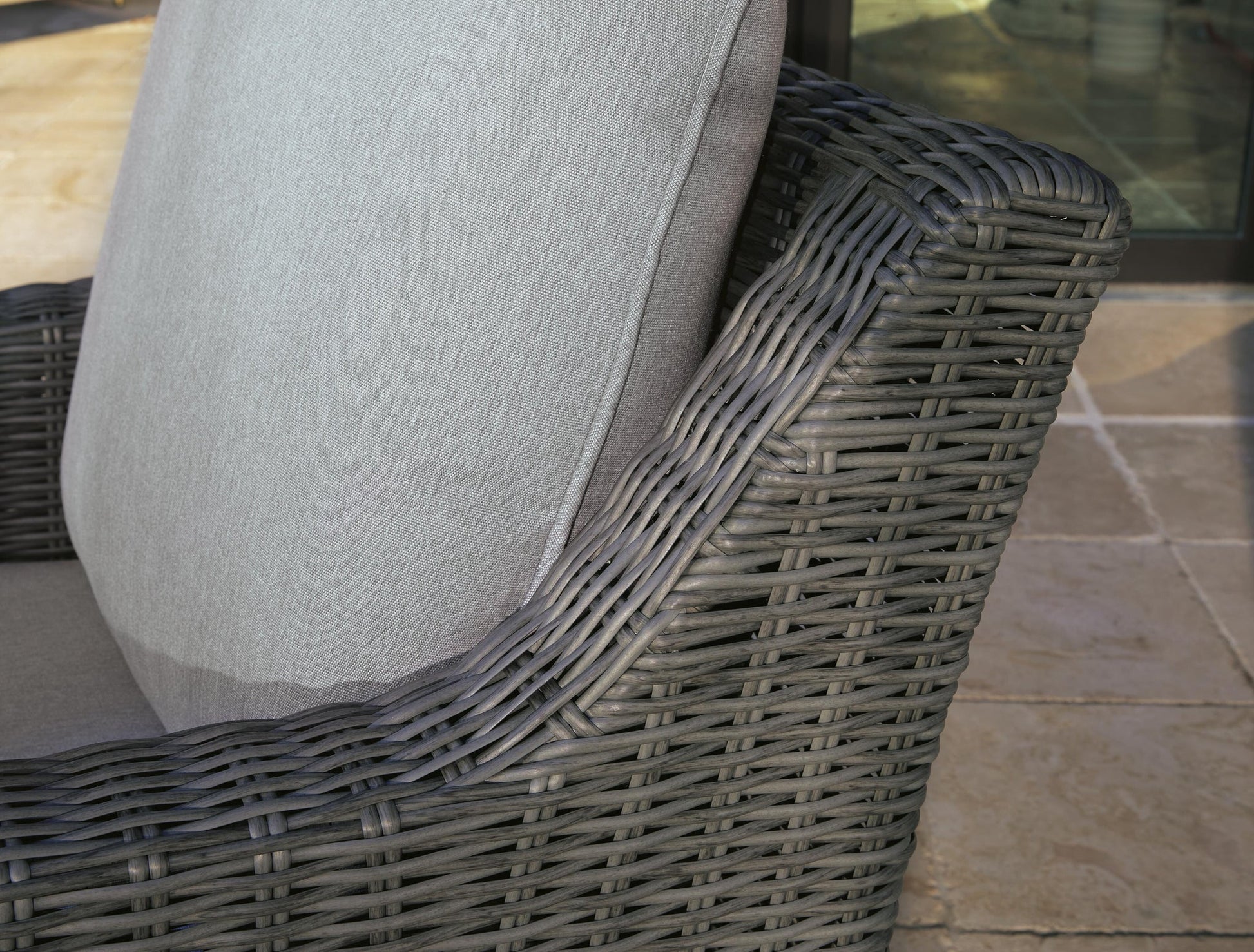 Elite Park Swivel Lounge w/ Cushion Signature Design by Ashley®