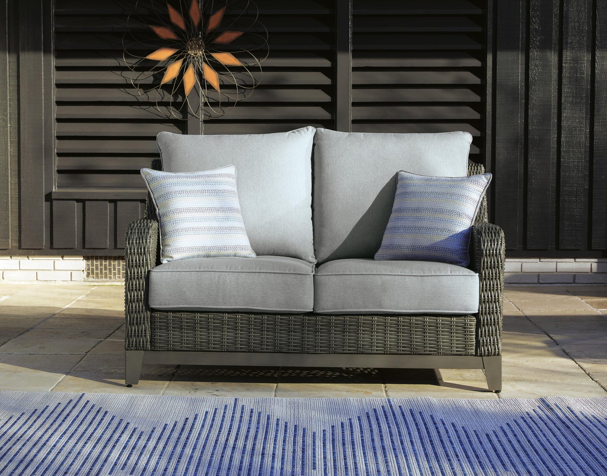 Elite Park Loveseat w/Cushion Signature Design by Ashley®