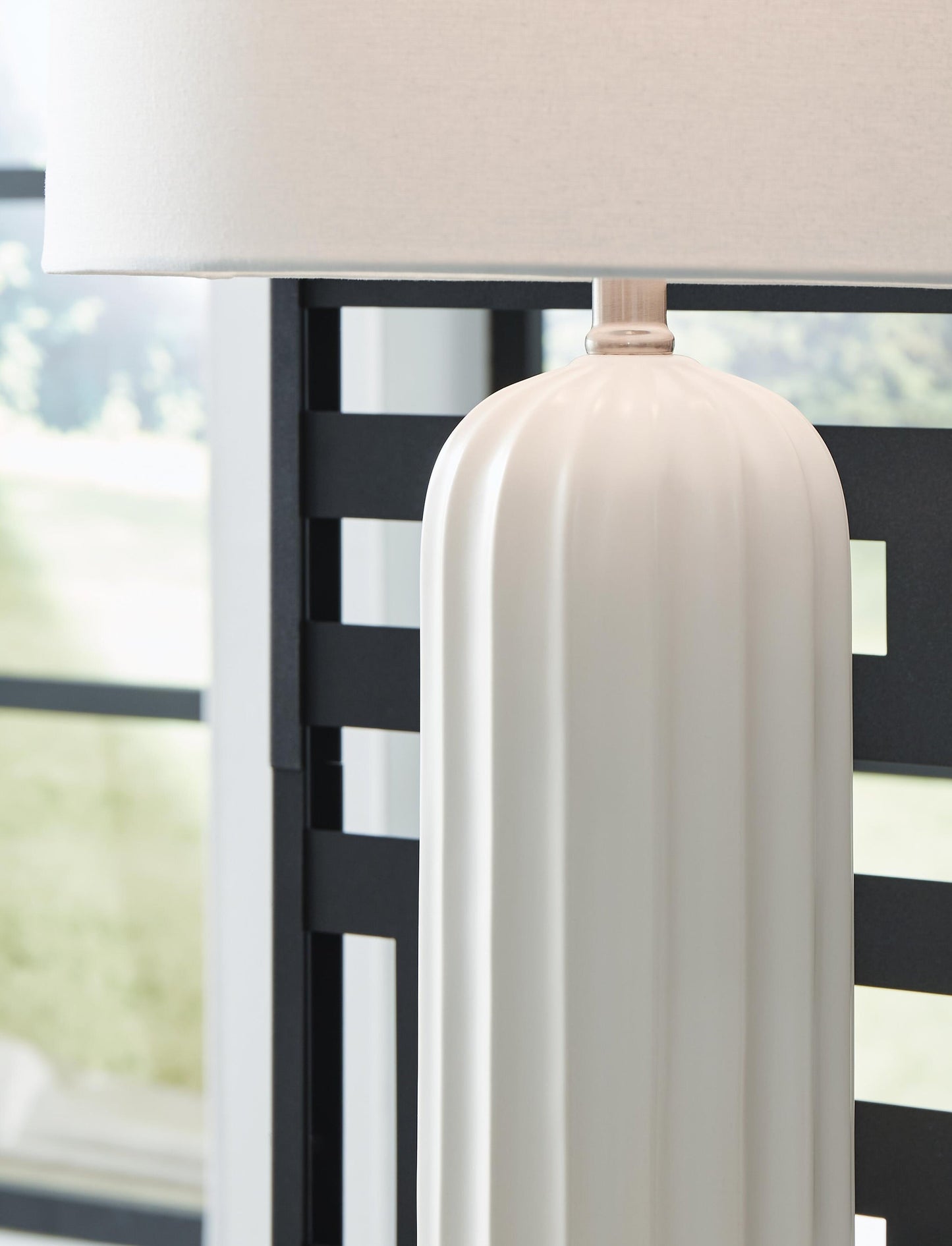 Clarkland Ceramic Table Lamp (2/CN) Signature Design by Ashley®
