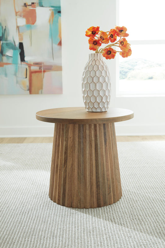 Ceilby Accent Table Signature Design by Ashley®