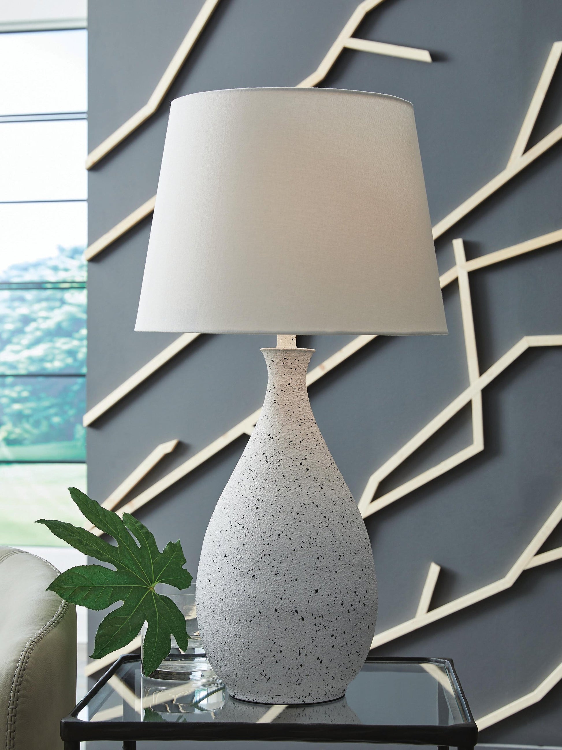 Wyattford Metal Table Lamp (1/CN) Signature Design by Ashley®