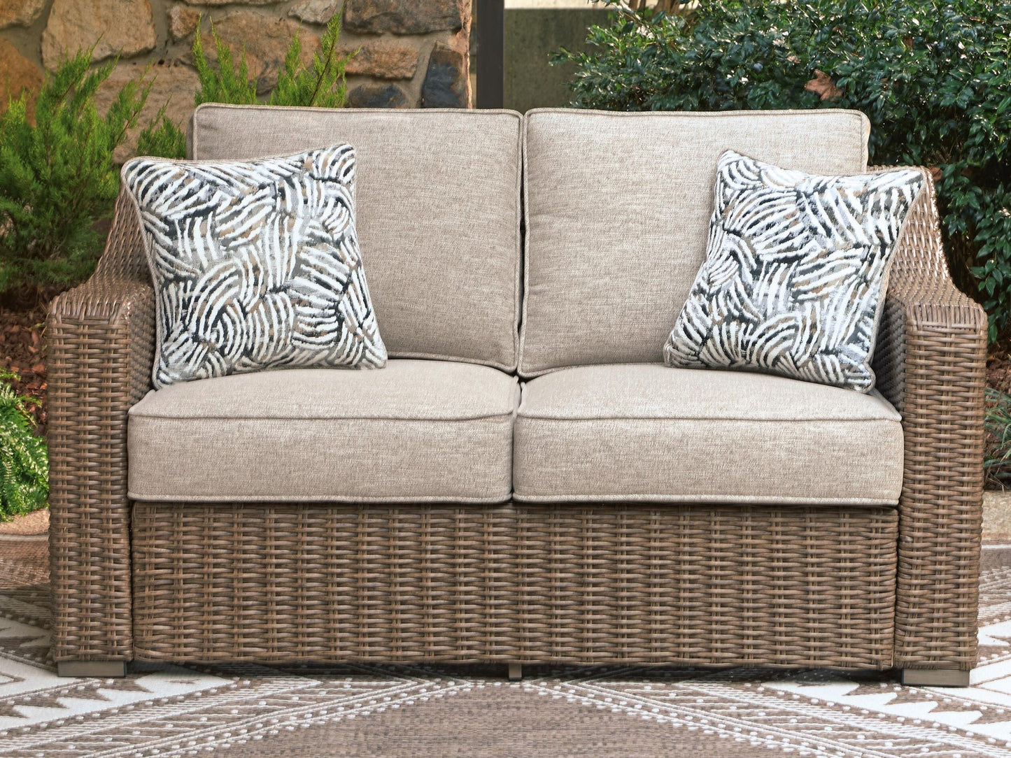 Laguna Heights Loveseat w/Cushion Signature Design by Ashley®