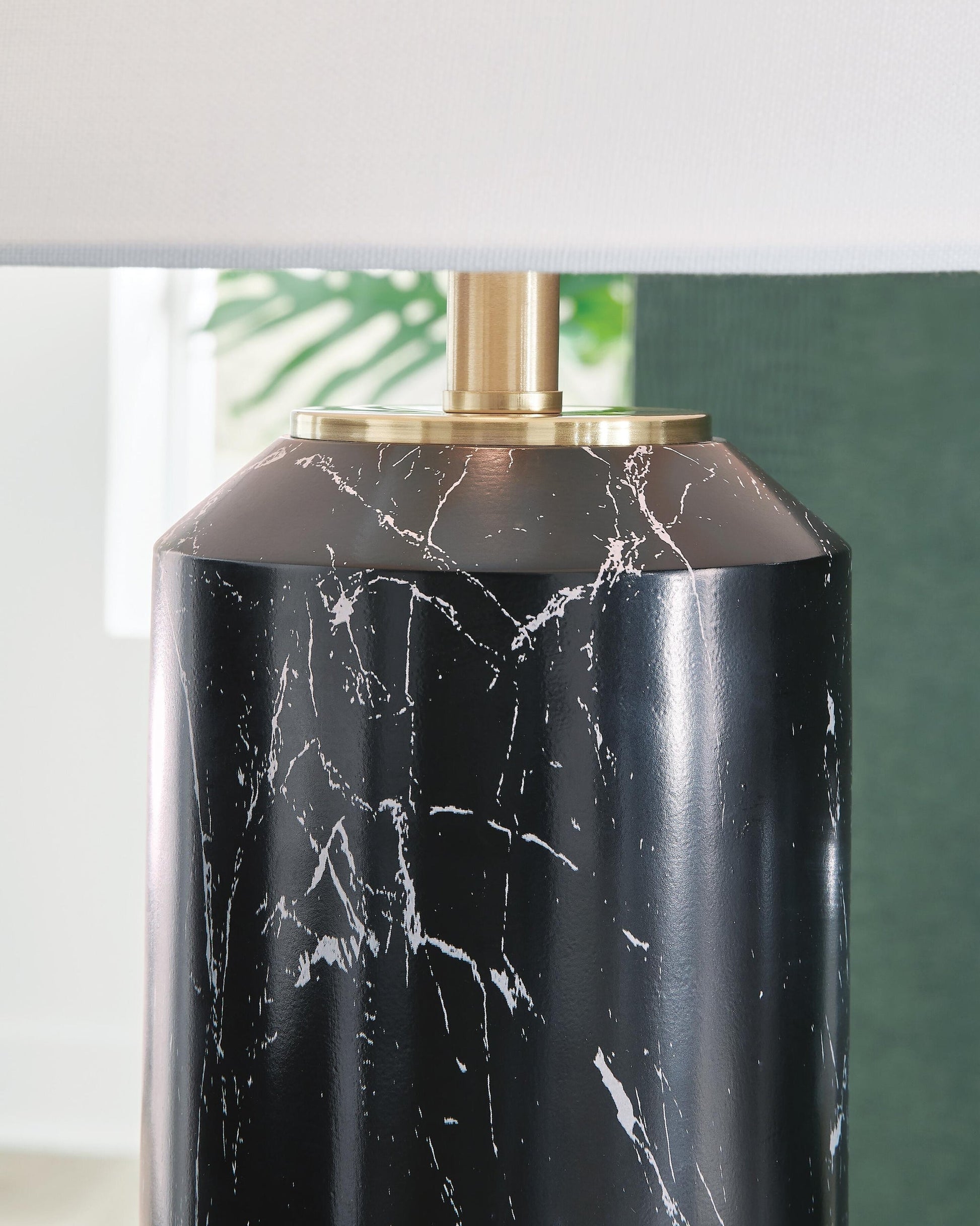 Hanzila Poly Table Lamp (1/CN) Signature Design by Ashley®