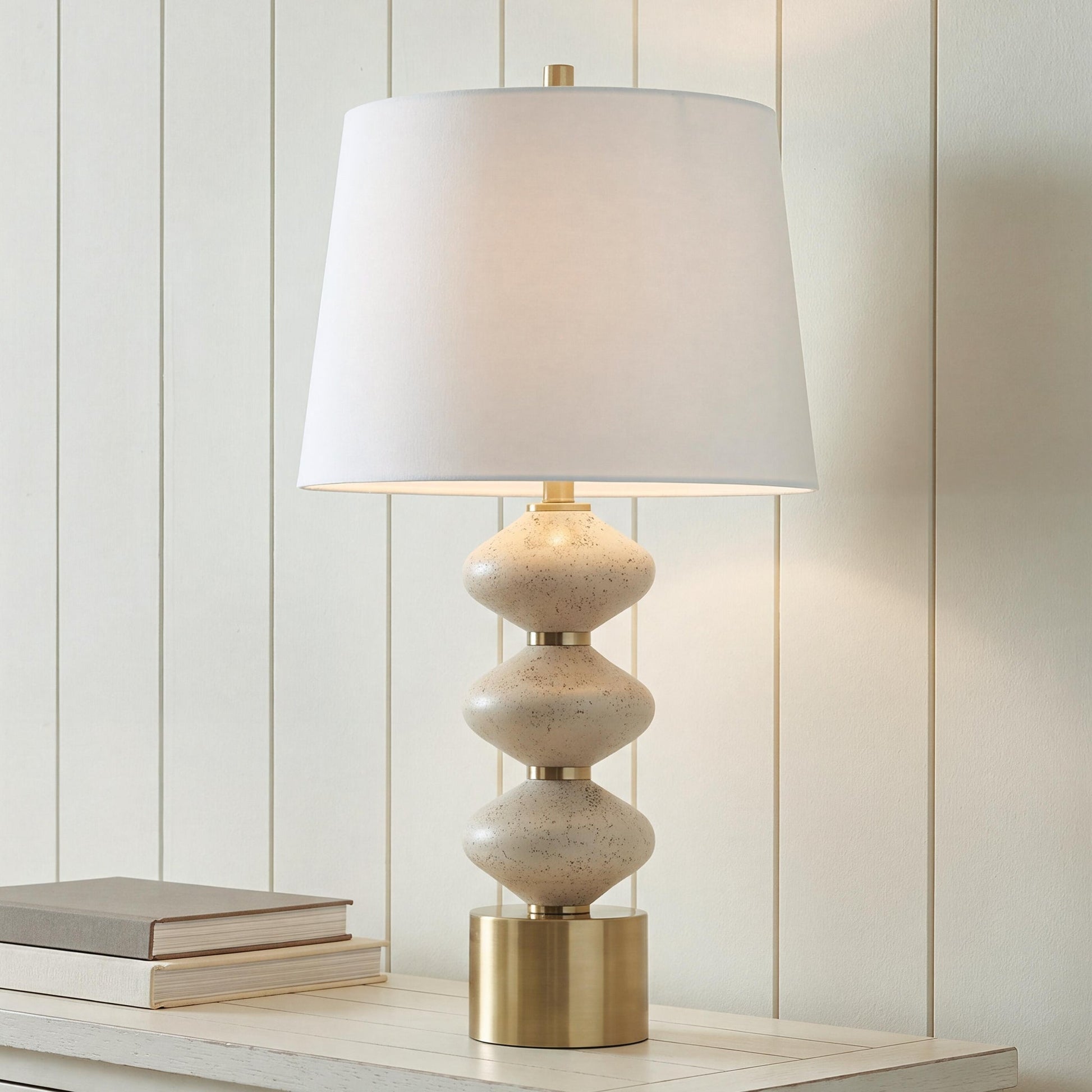 Wardthrone Poly Table Lamp (1/CN) Signature Design by Ashley®