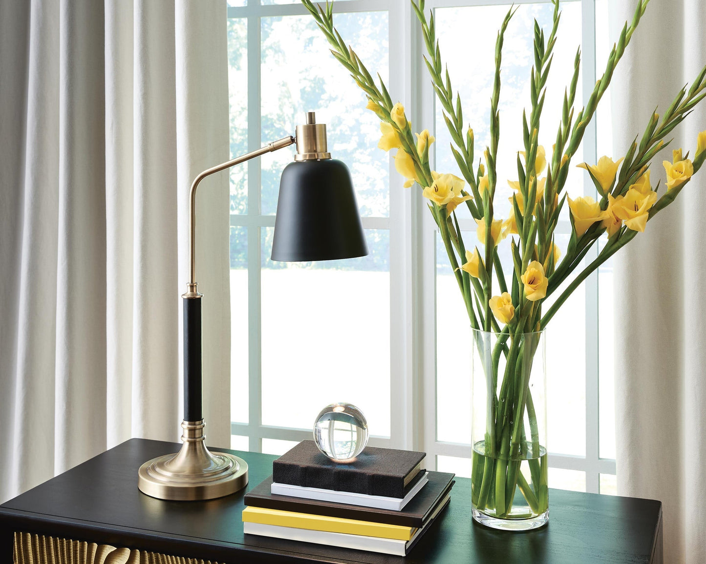 Clairwell Metal Desk Lamp (1/CN) Signature Design by Ashley®