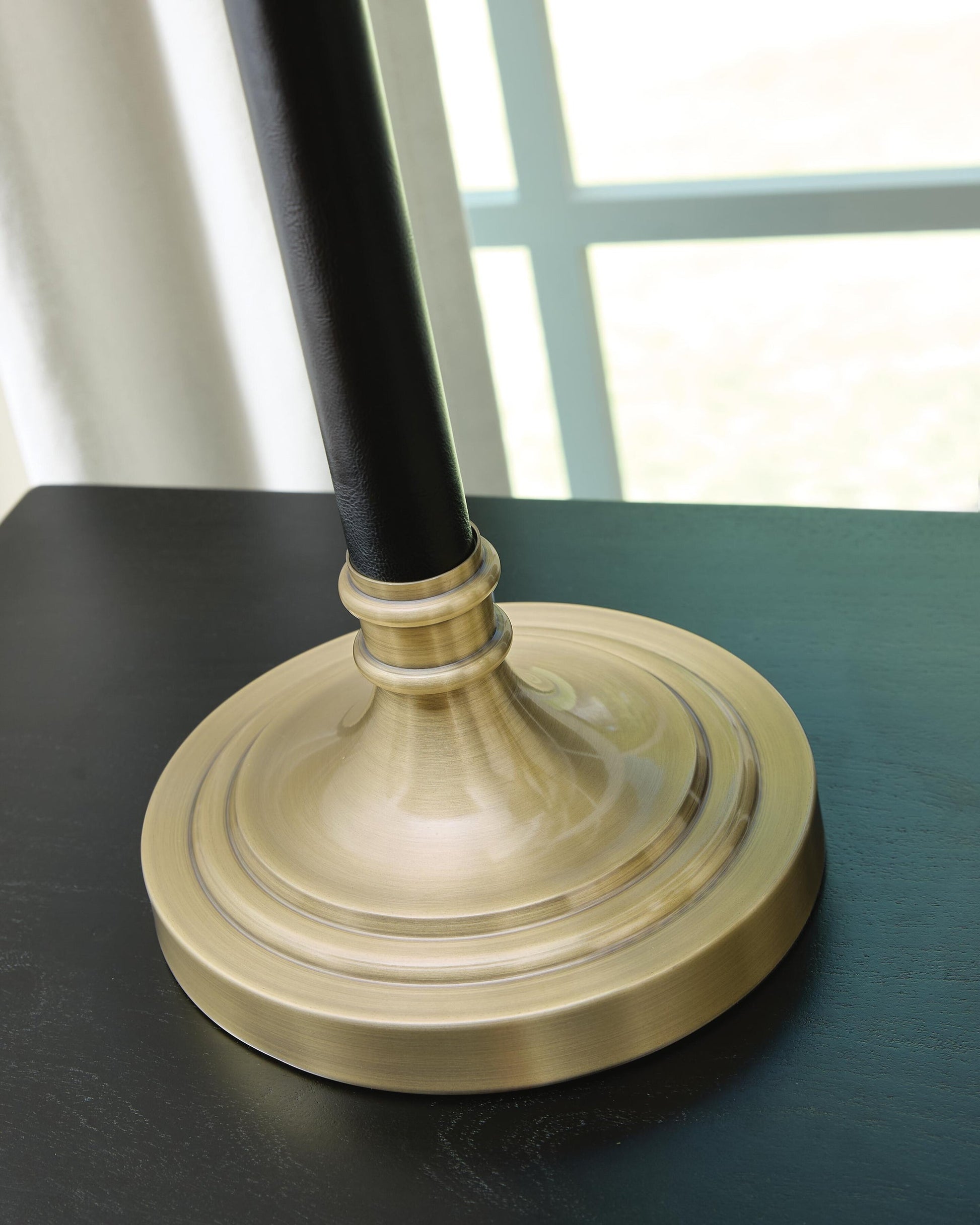 Clairwell Metal Desk Lamp (1/CN) Signature Design by Ashley®