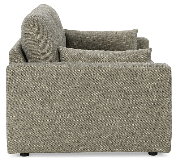 Dramatic Loveseat Benchcraft®