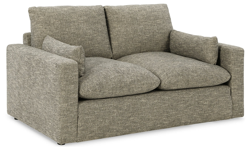 Dramatic Loveseat Benchcraft®