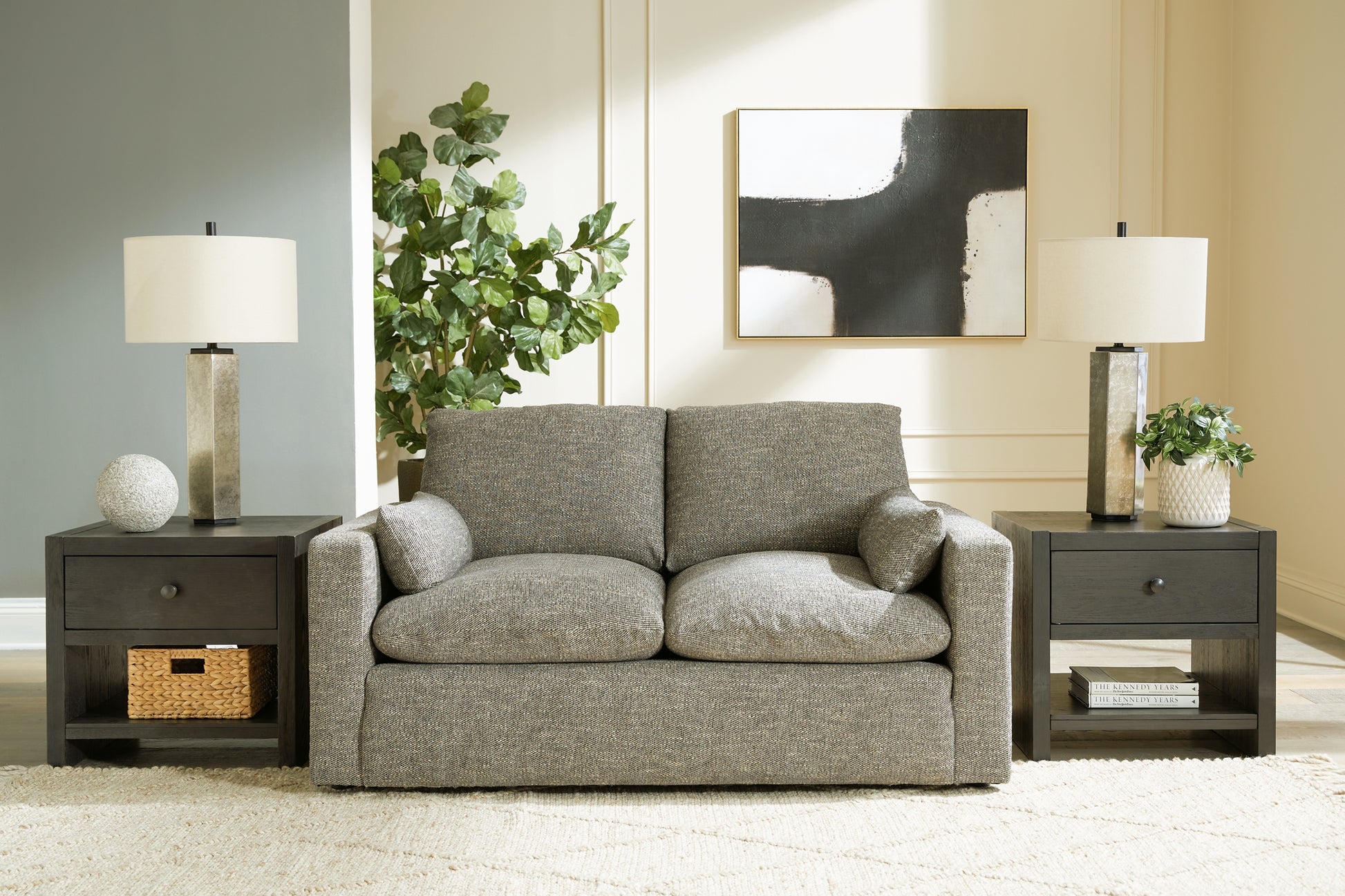 Dramatic Loveseat Benchcraft®