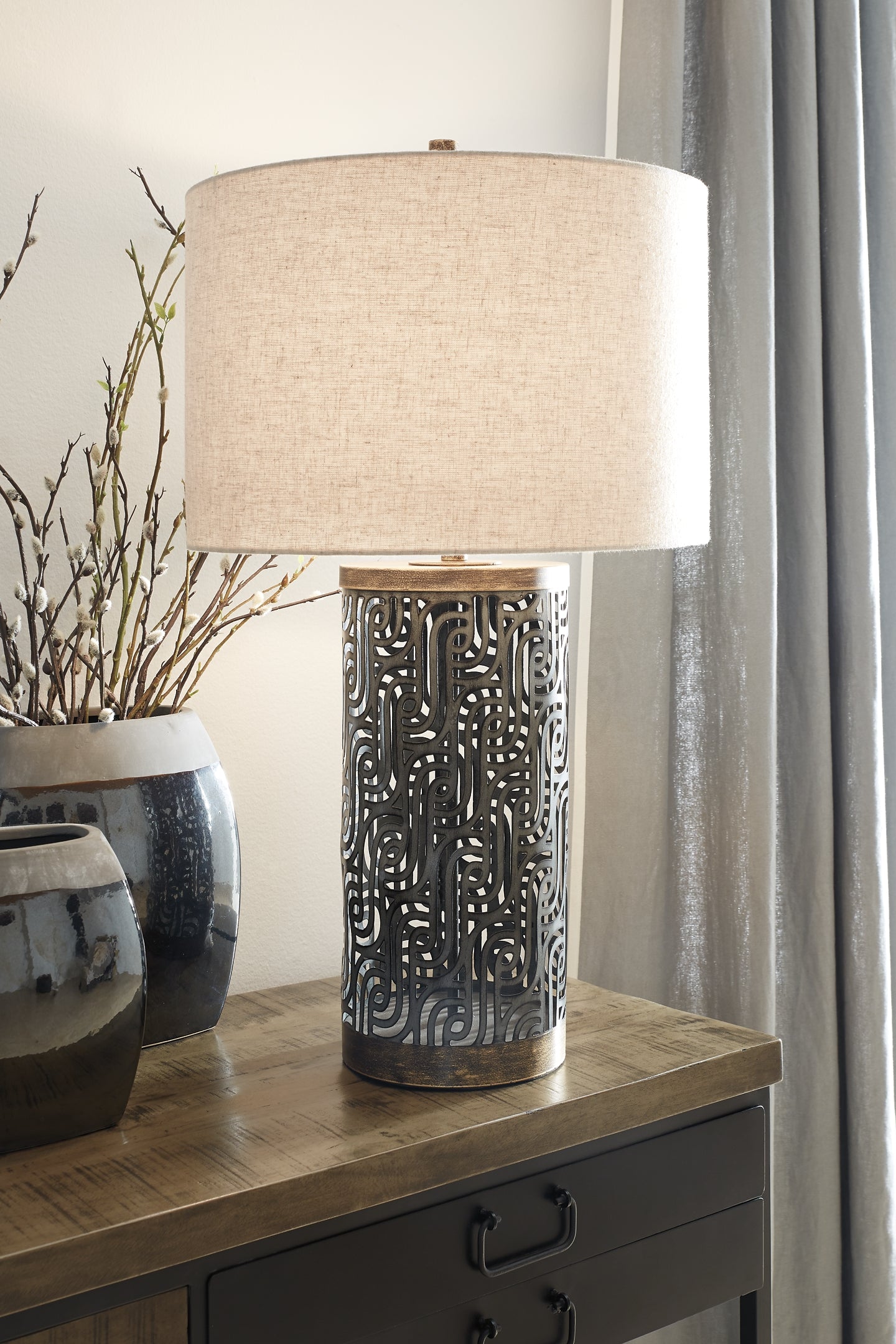 Dayo Metal Table Lamp (1/CN) Signature Design by Ashley®
