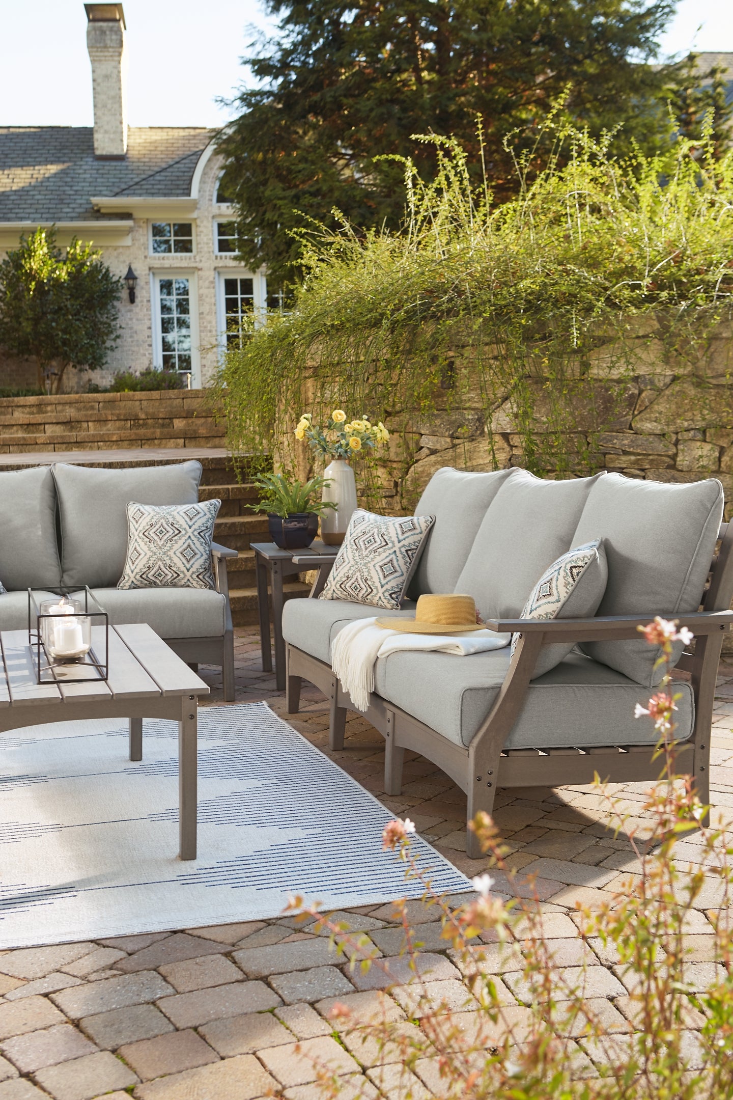 Visola Sofa with Cushion Signature Design by Ashley®