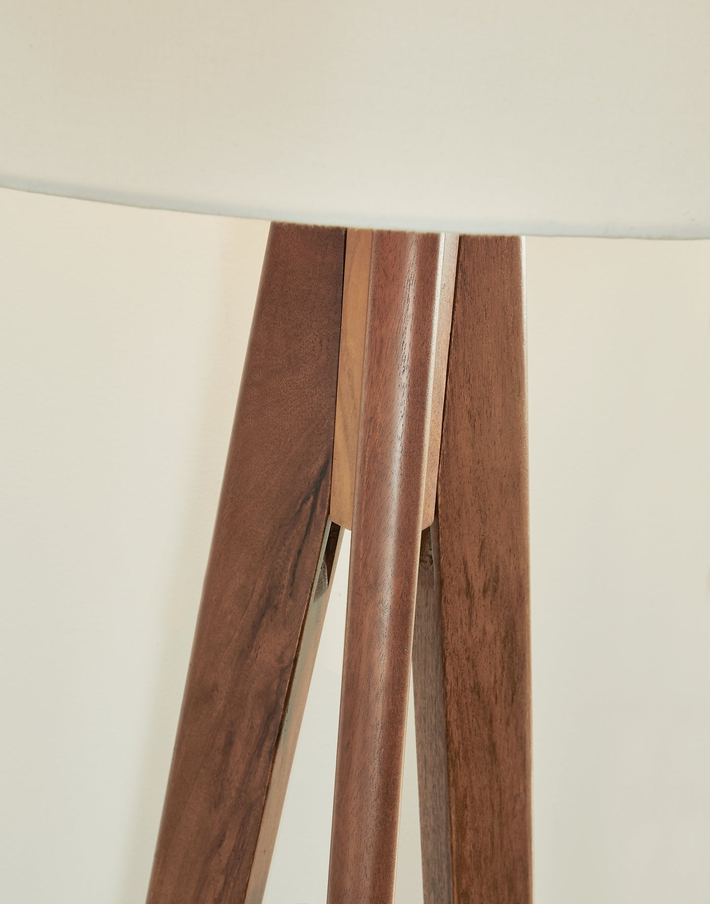 Dallson Wood Floor Lamp (1/CN) Signature Design by Ashley®