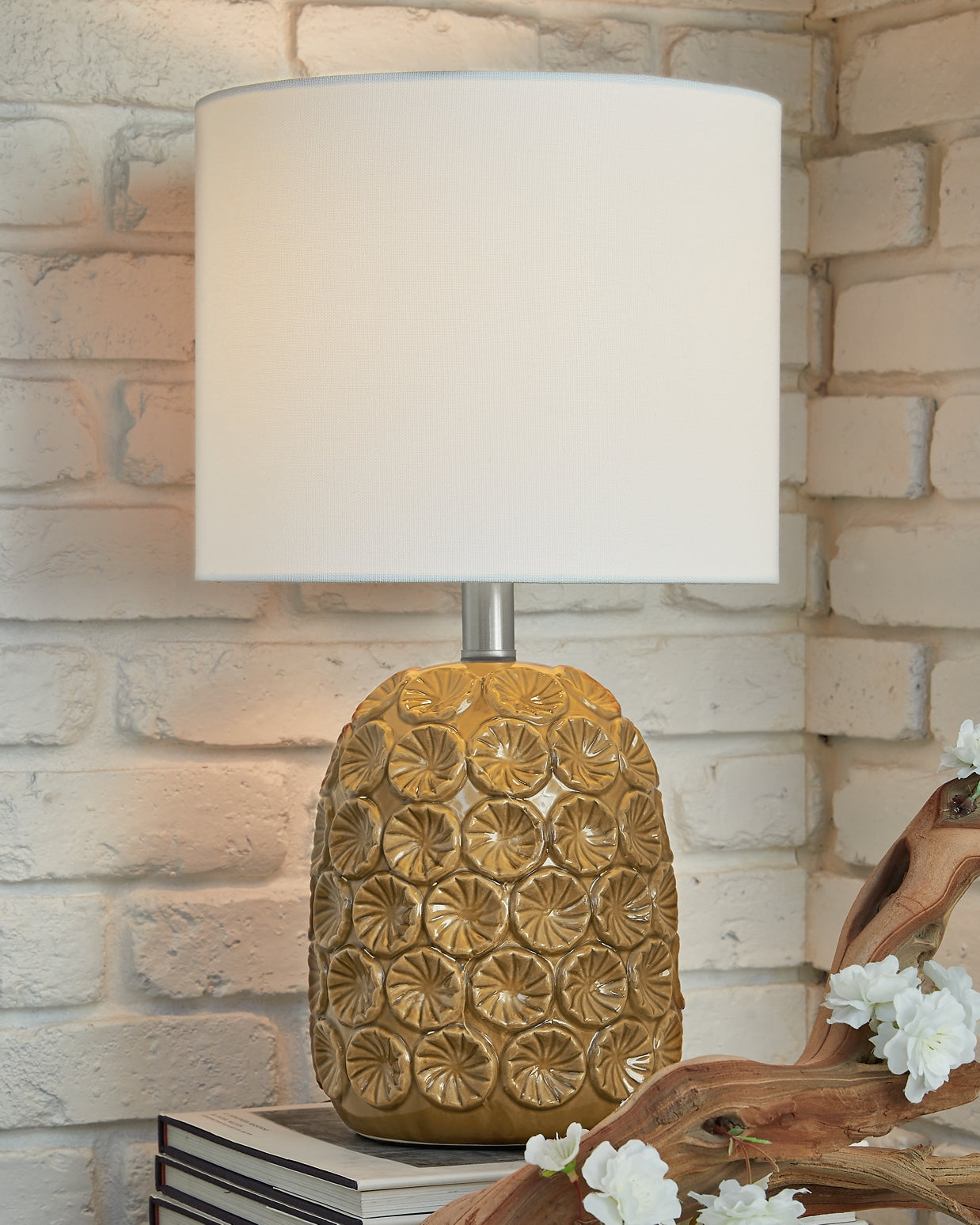 Moorbank Ceramic Table Lamp (1/CN) Signature Design by Ashley®