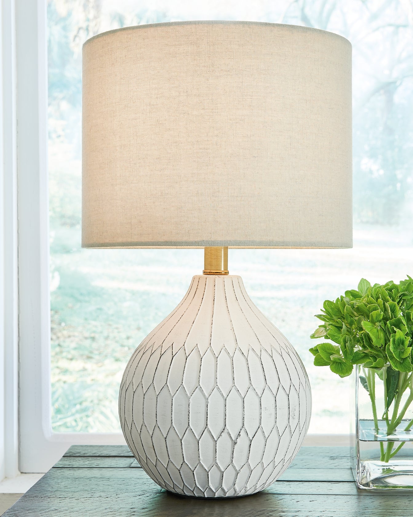 Wardmont Ceramic Table Lamp (1/CN) Signature Design by Ashley®