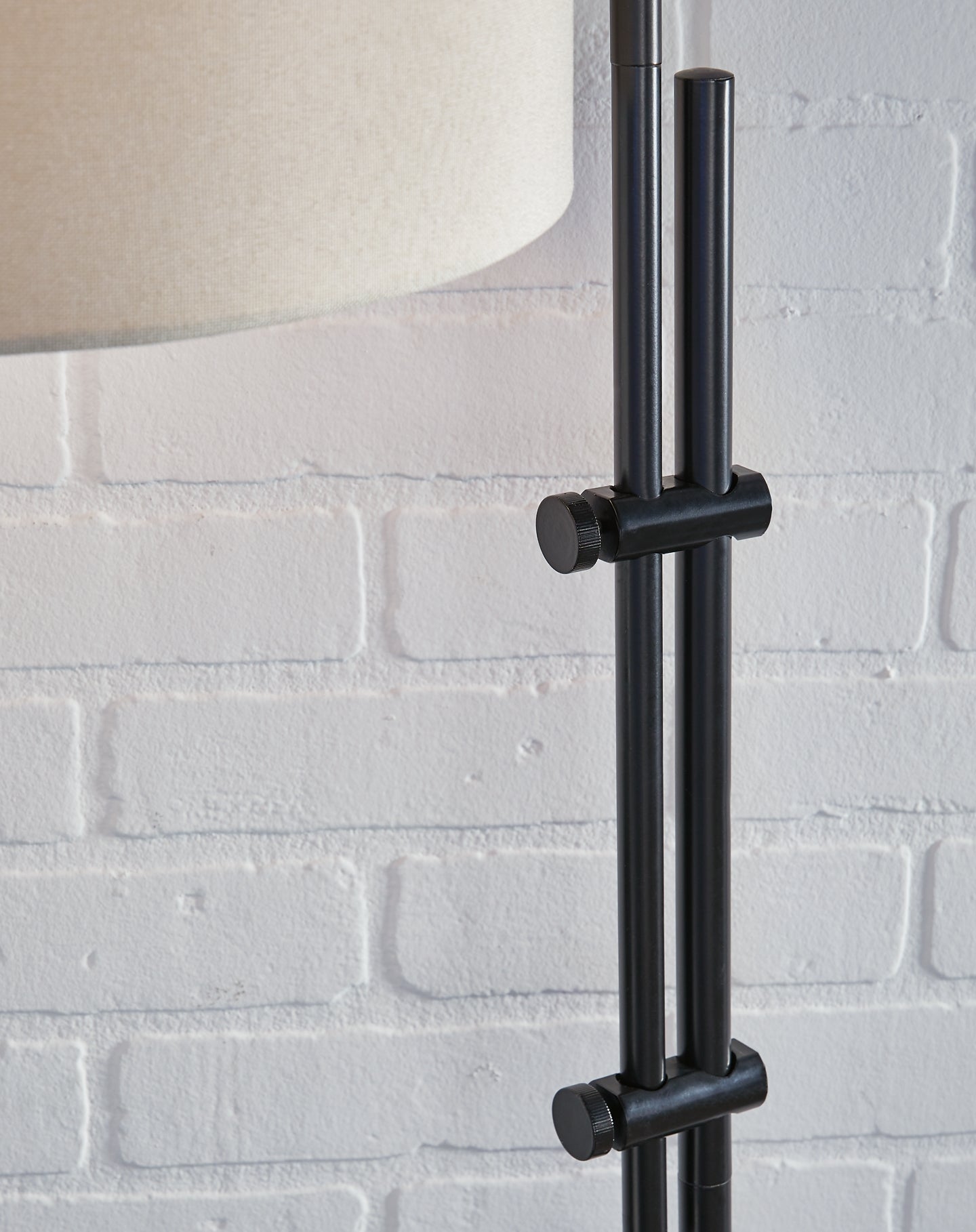 Baronvale Metal Floor Lamp (1/CN) Signature Design by Ashley®
