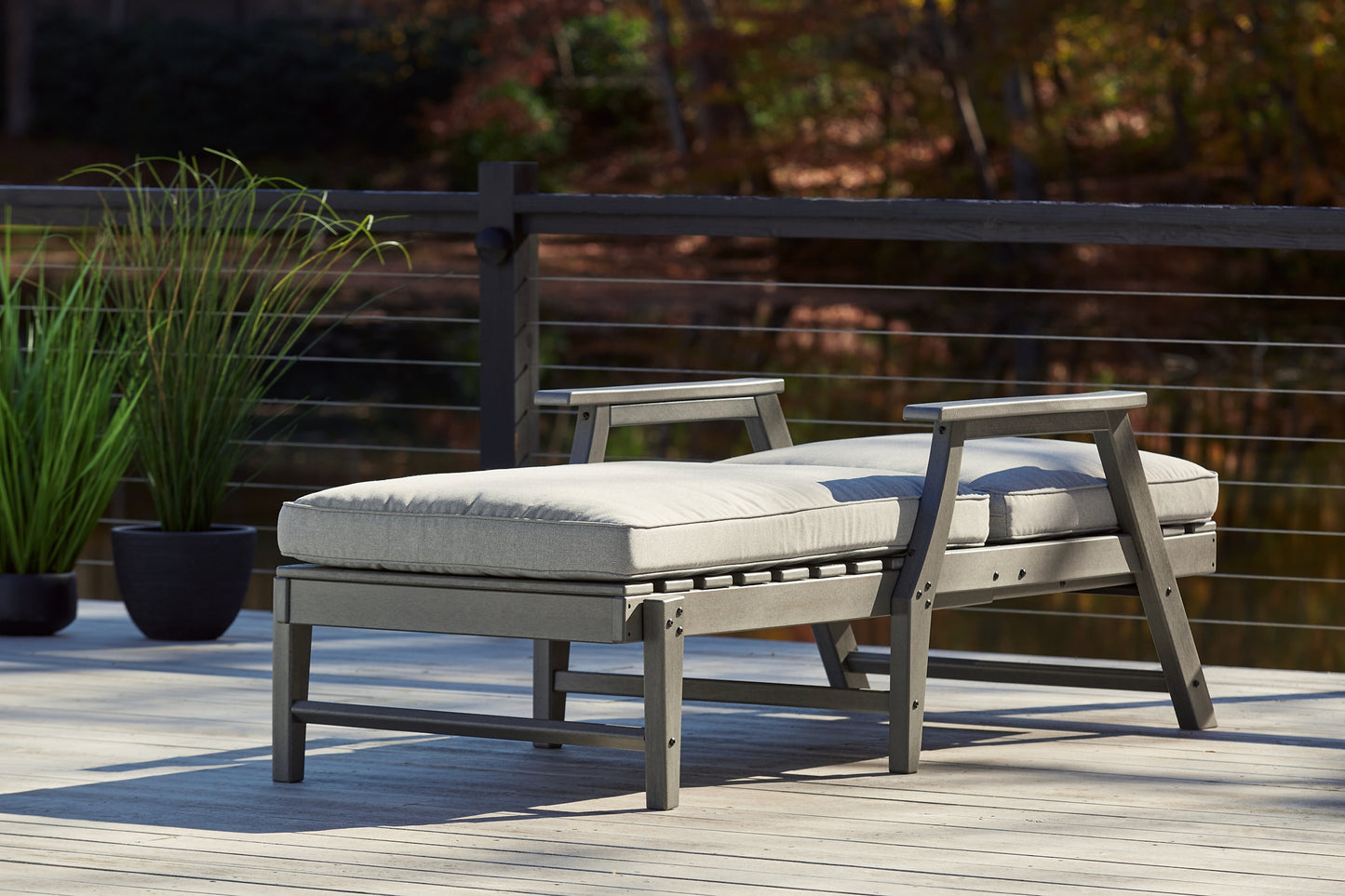Visola Chaise Lounge with Cushion Signature Design by Ashley®