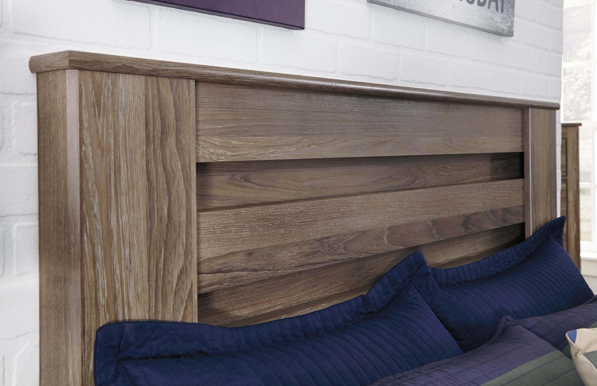 Zelen King Panel Bed with Mirrored Dresser, Chest and Nightstand Signature Design by Ashley®