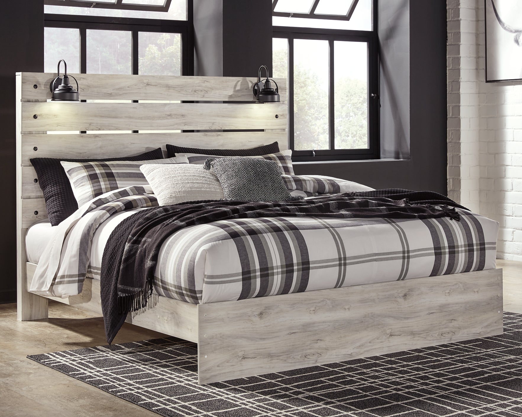 Cambeck King Panel Bed with Mirrored Dresser Signature Design by Ashley®