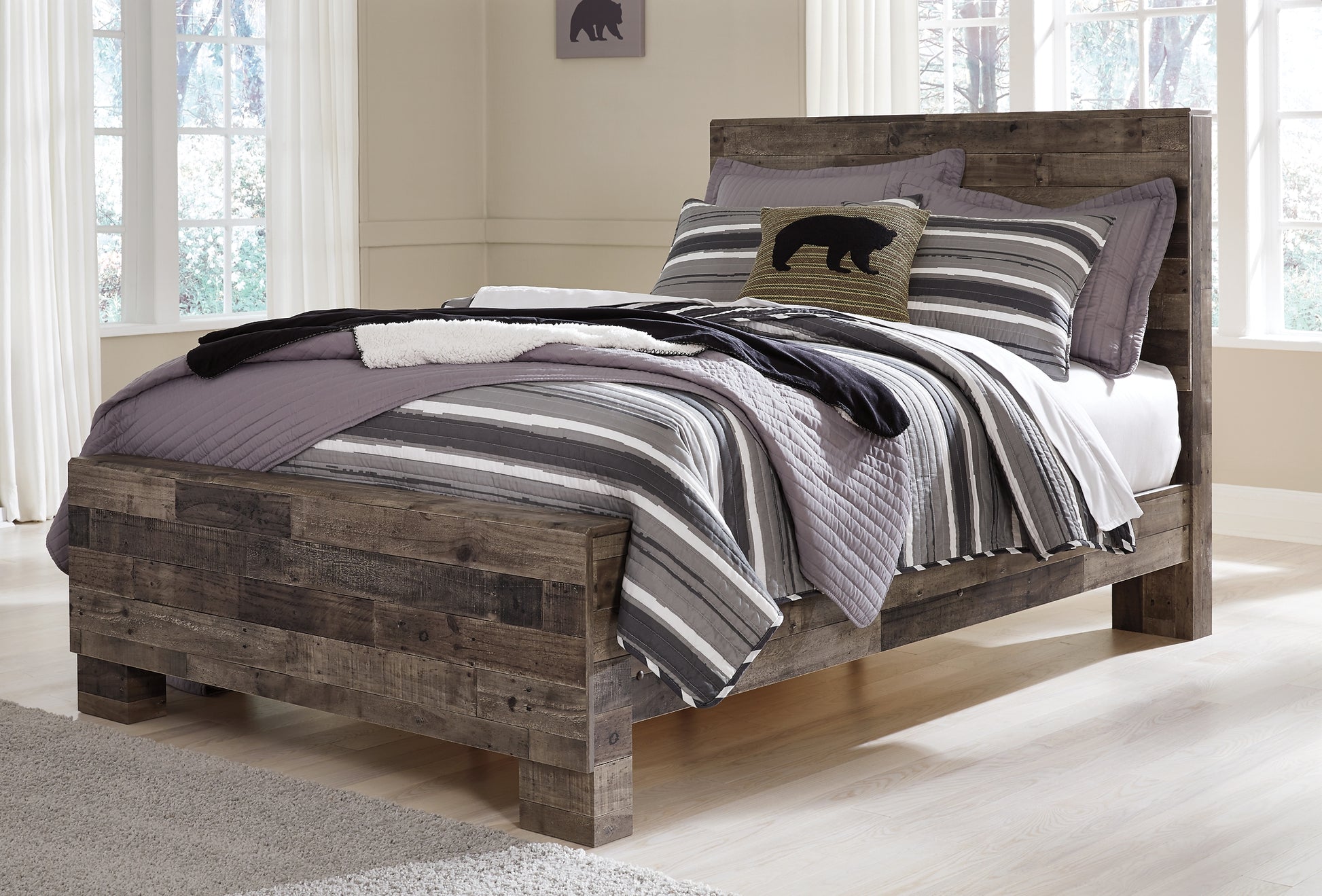 Derekson Full Panel Bed with Mirrored Dresser Benchcraft®