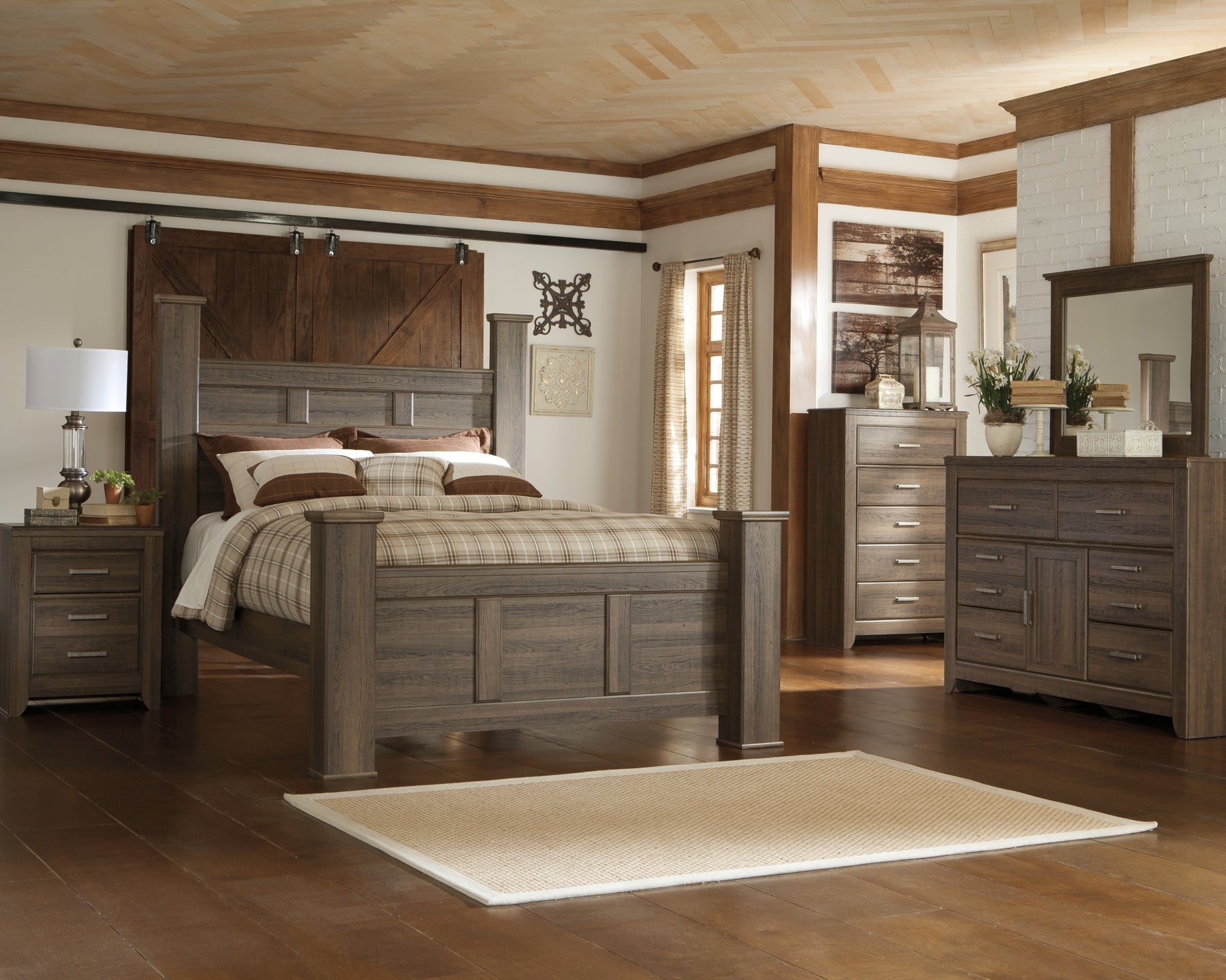Juararo Queen Poster Bed with Mirrored Dresser, Chest and 2 Nightstands Signature Design by Ashley®