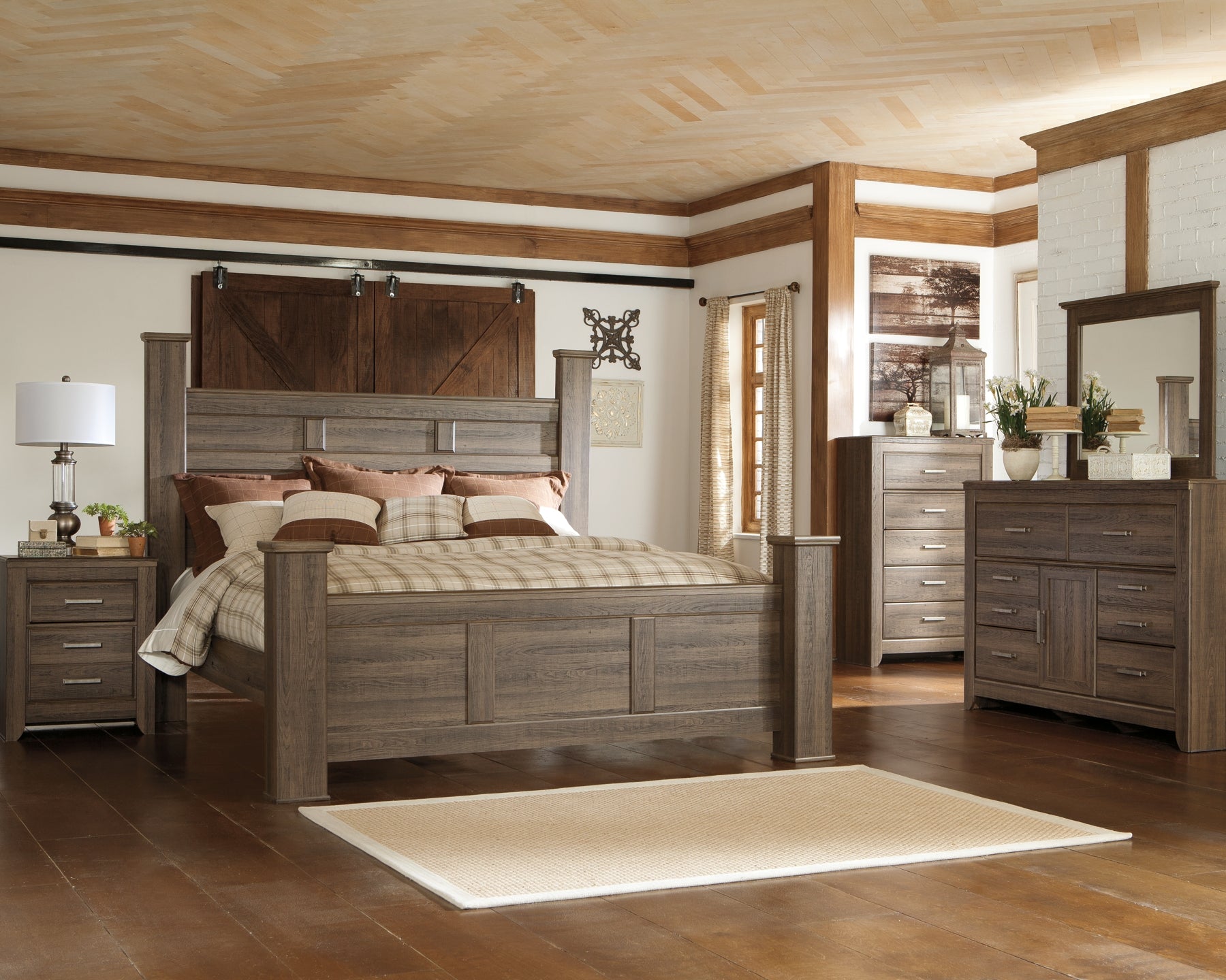 Juararo King Poster Bed with Mirrored Dresser, Chest and 2 Nightstands Signature Design by Ashley®