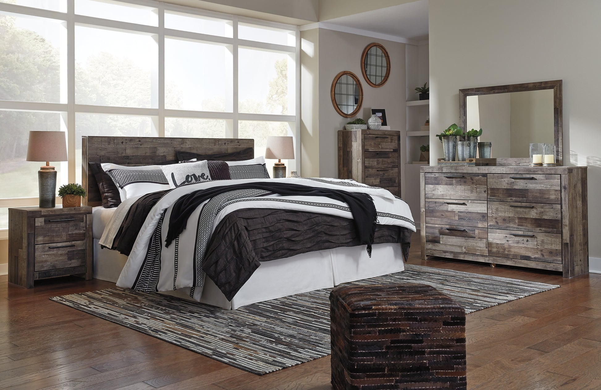 Derekson King Panel Headboard with Mirrored Dresser, Chest and Nightstand Benchcraft®