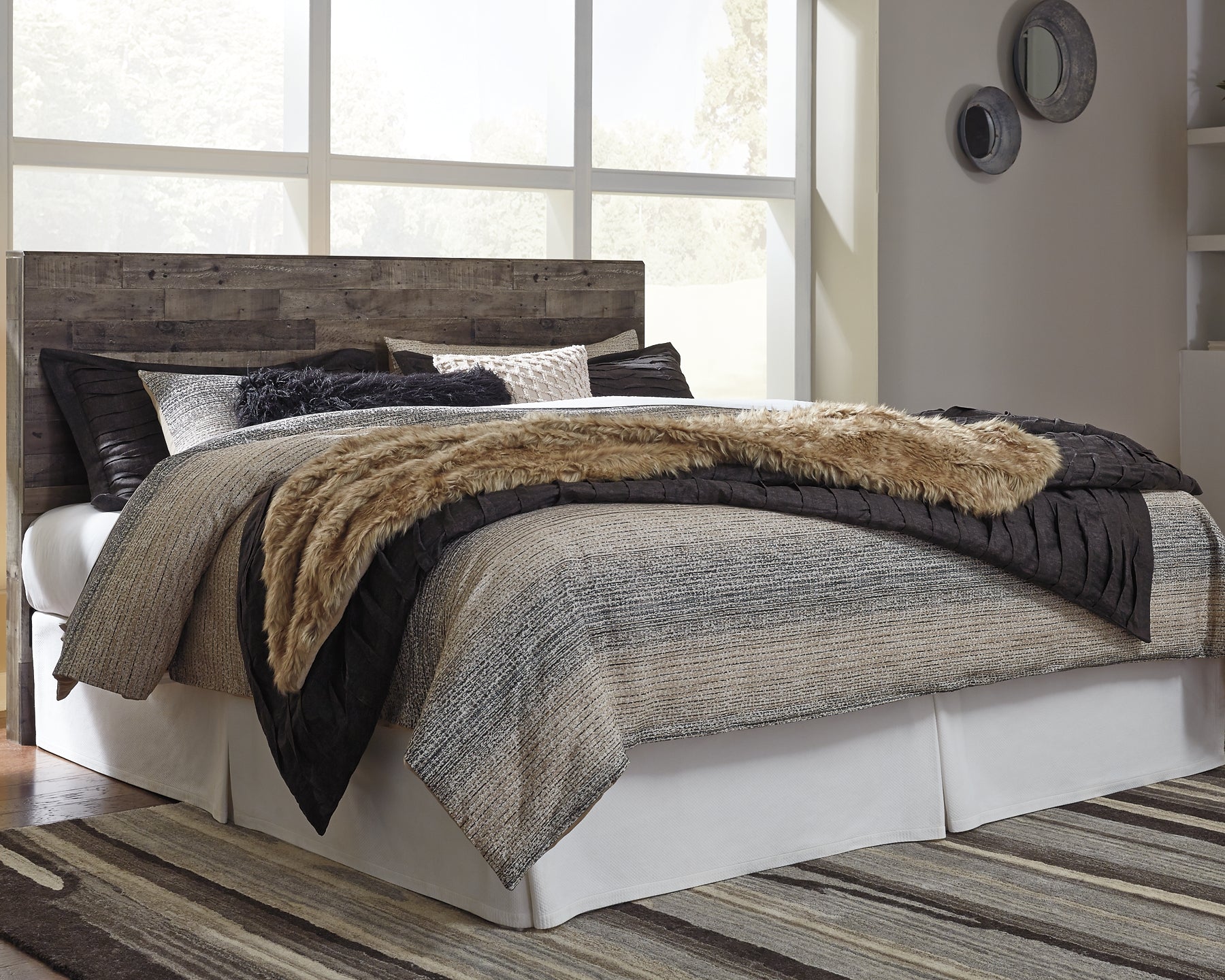 Derekson King Panel Headboard with Mirrored Dresser, Chest and Nightstand Benchcraft®