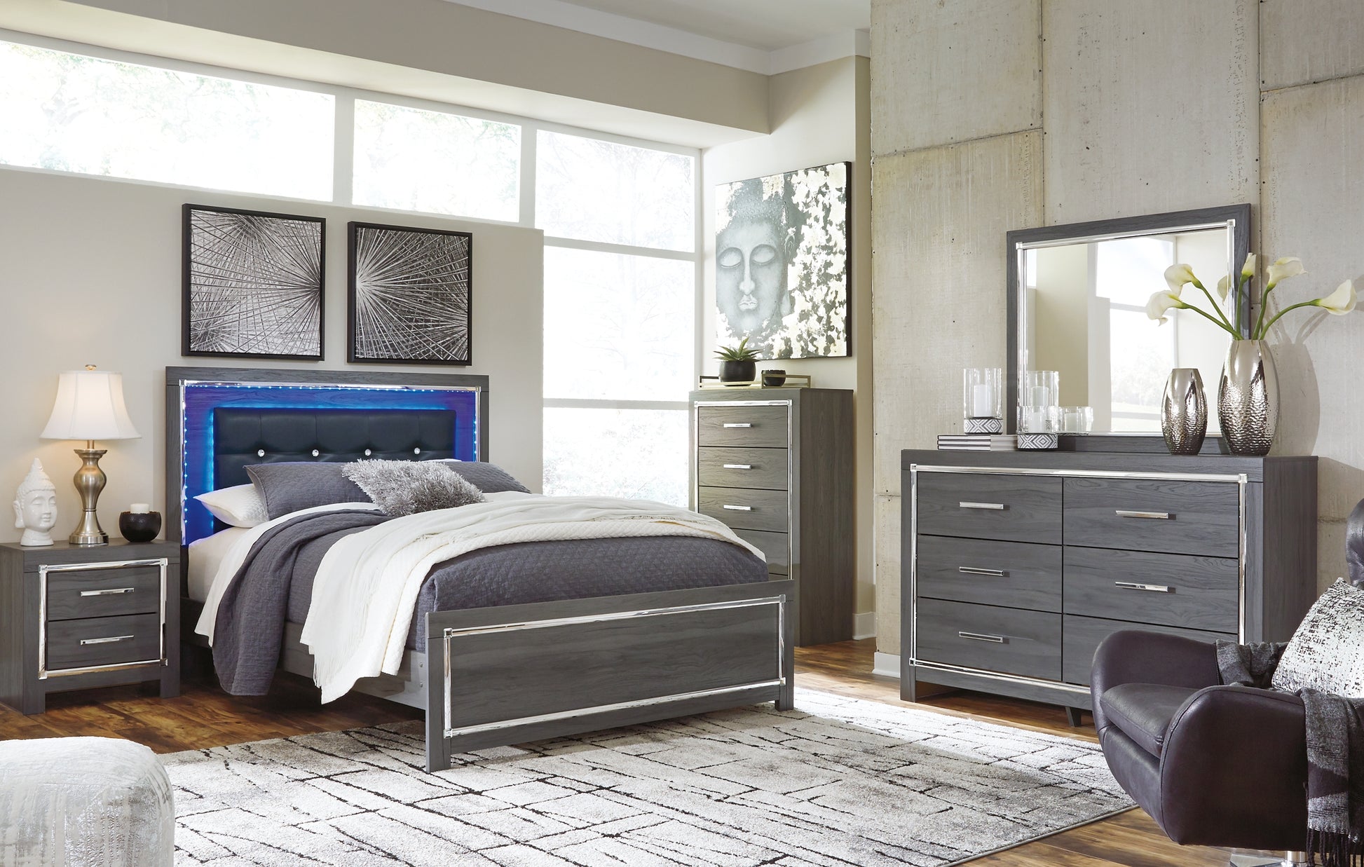 Lodanna Queen Panel Bed with Mirrored Dresser Signature Design by Ashley®