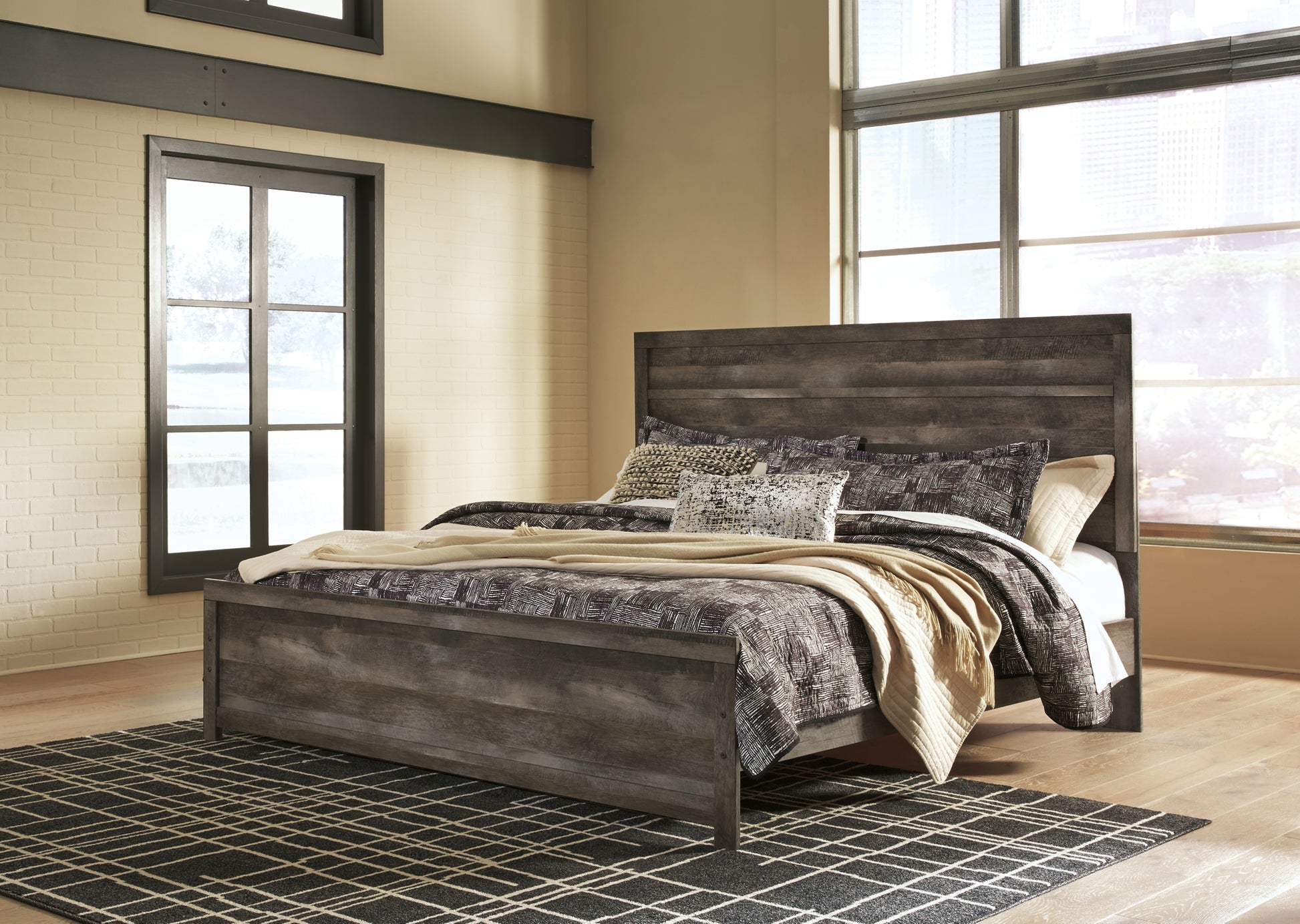 Wynnlow King Panel Bed with Dresser Signature Design by Ashley®