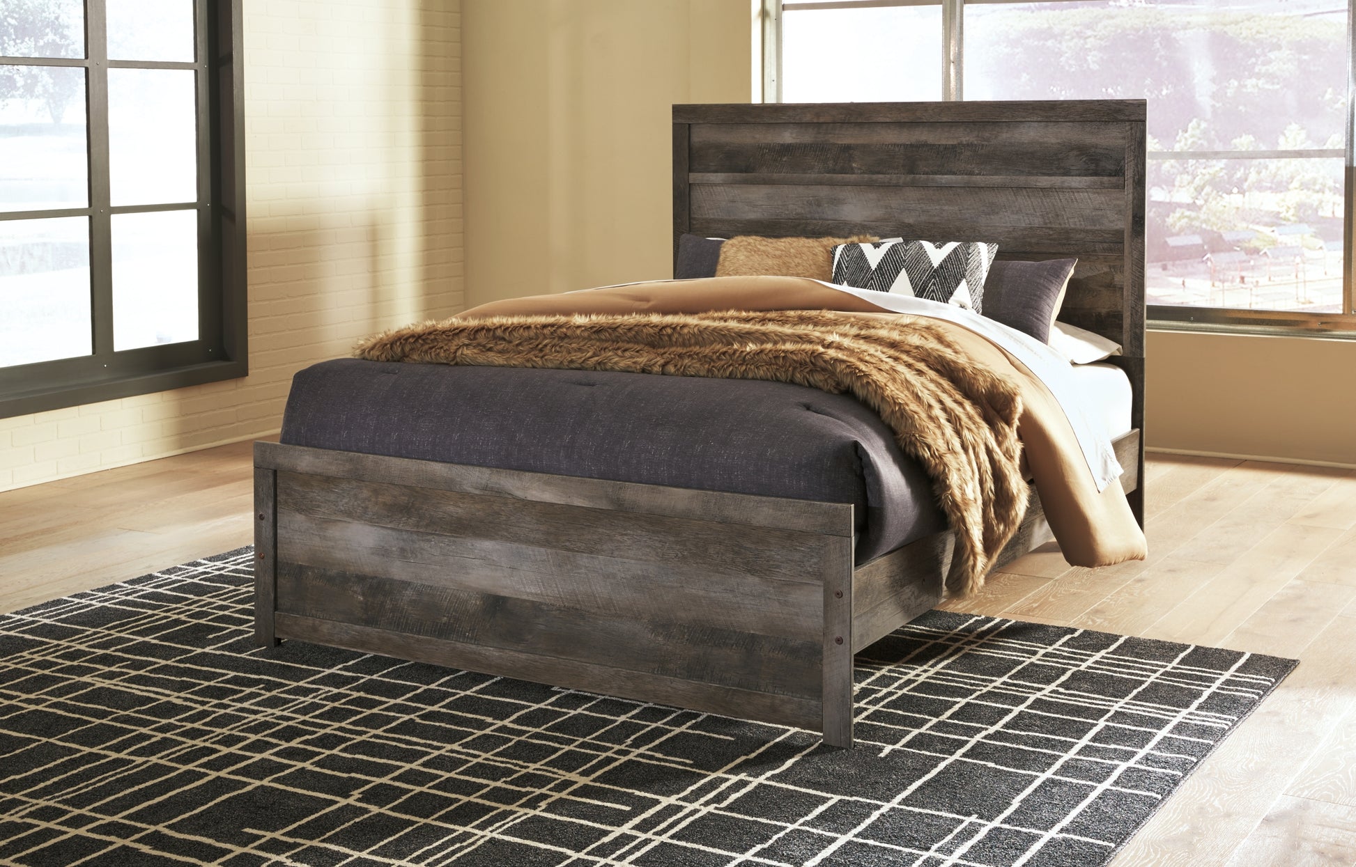 Wynnlow Queen Panel Bed with Dresser Signature Design by Ashley®