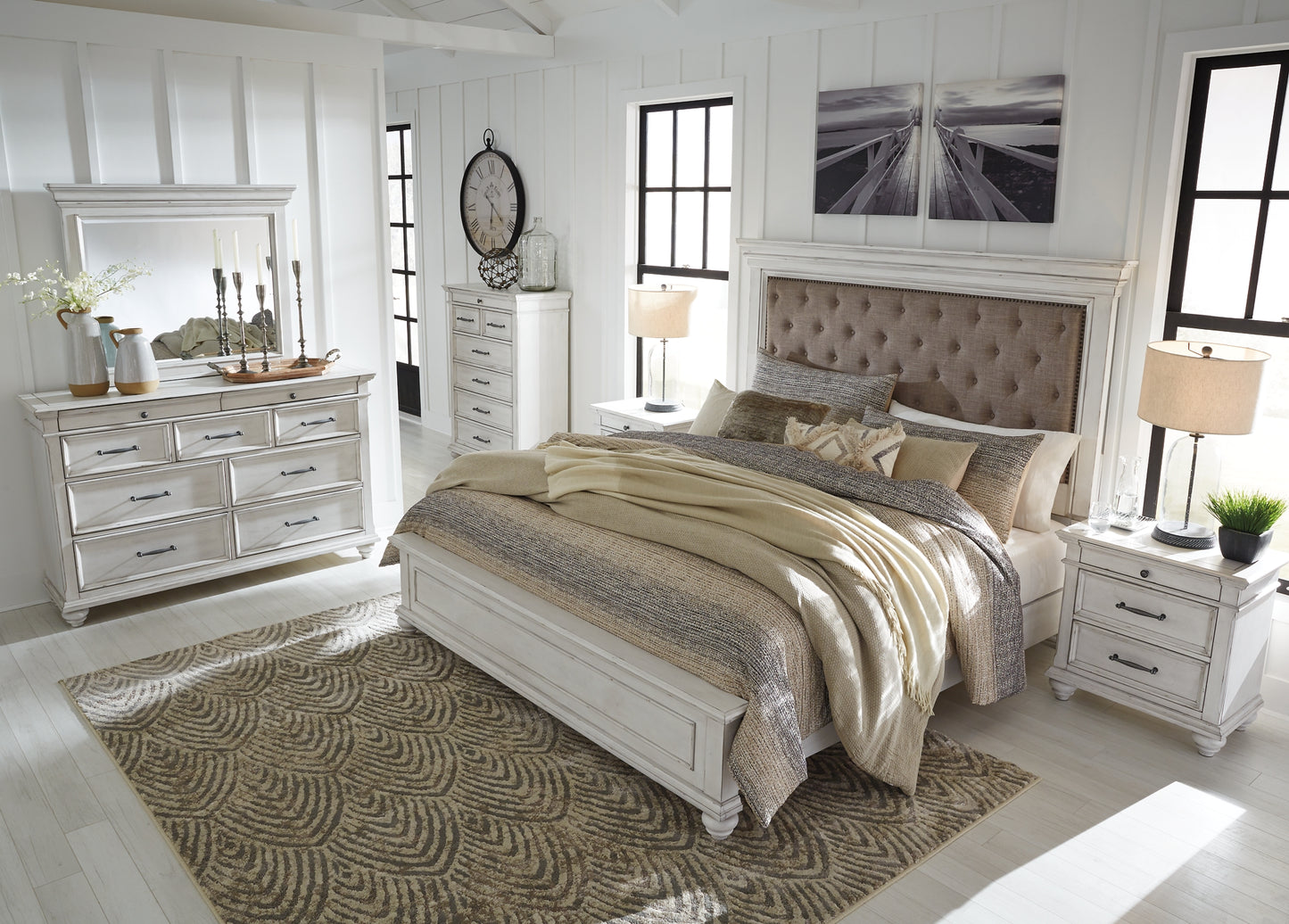 Kanwyn Queen Panel Bed with Mirrored Dresser and Chest Benchcraft®