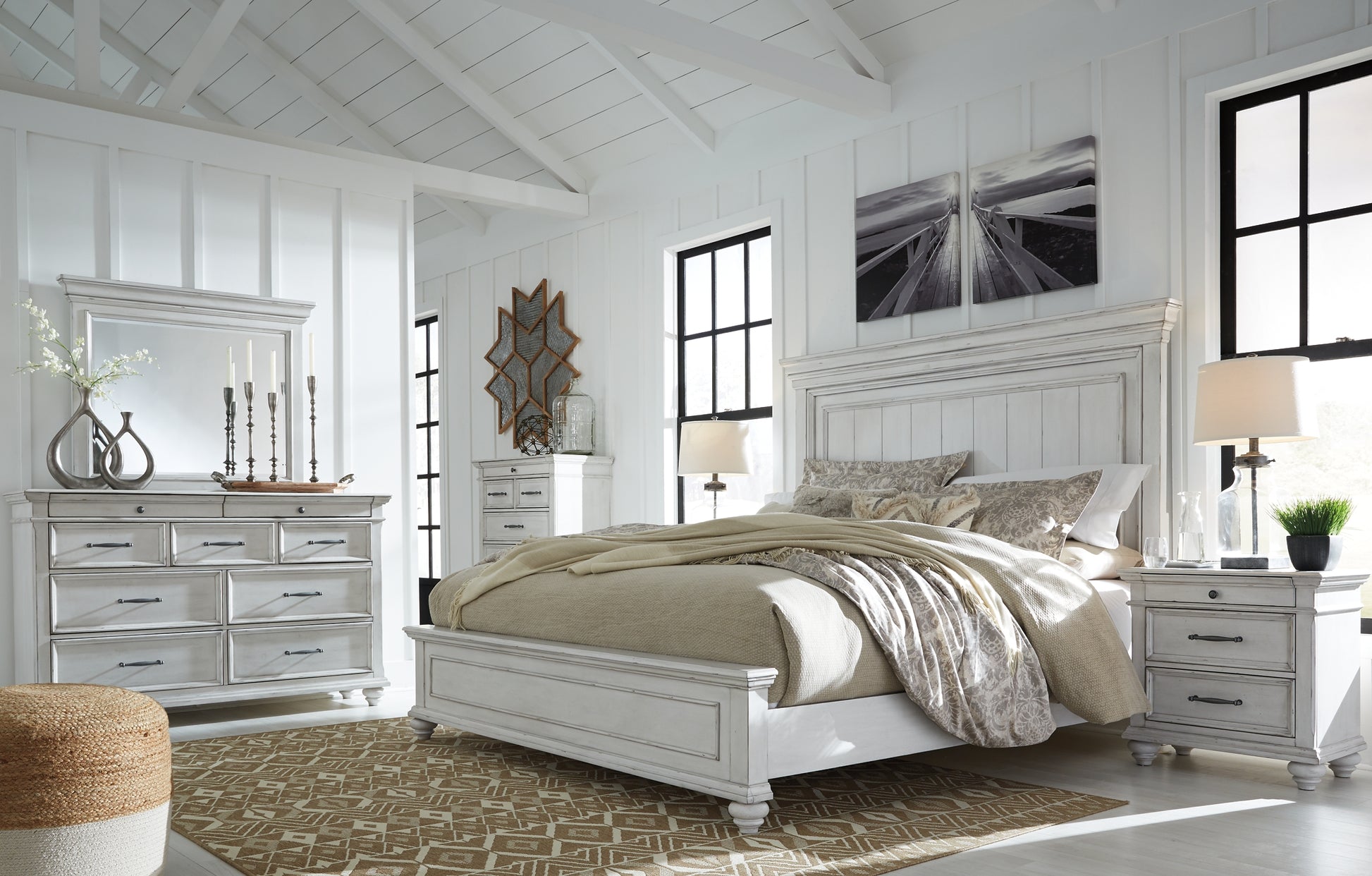 Kanwyn King Panel Bed with Mirrored Dresser and Chest Benchcraft®
