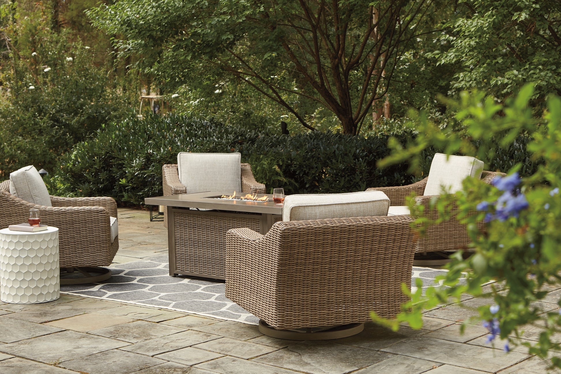 Beachcroft Outdoor Dining Table and 4 Chairs Signature Design by Ashley®