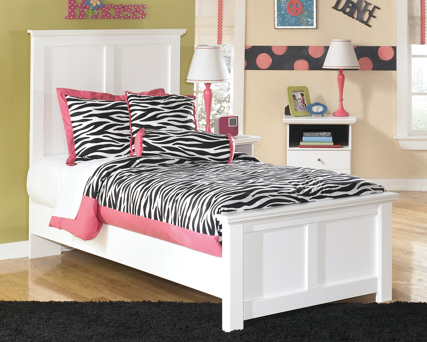 Bostwick Shoals Queen Panel Bed Signature Design by Ashley®