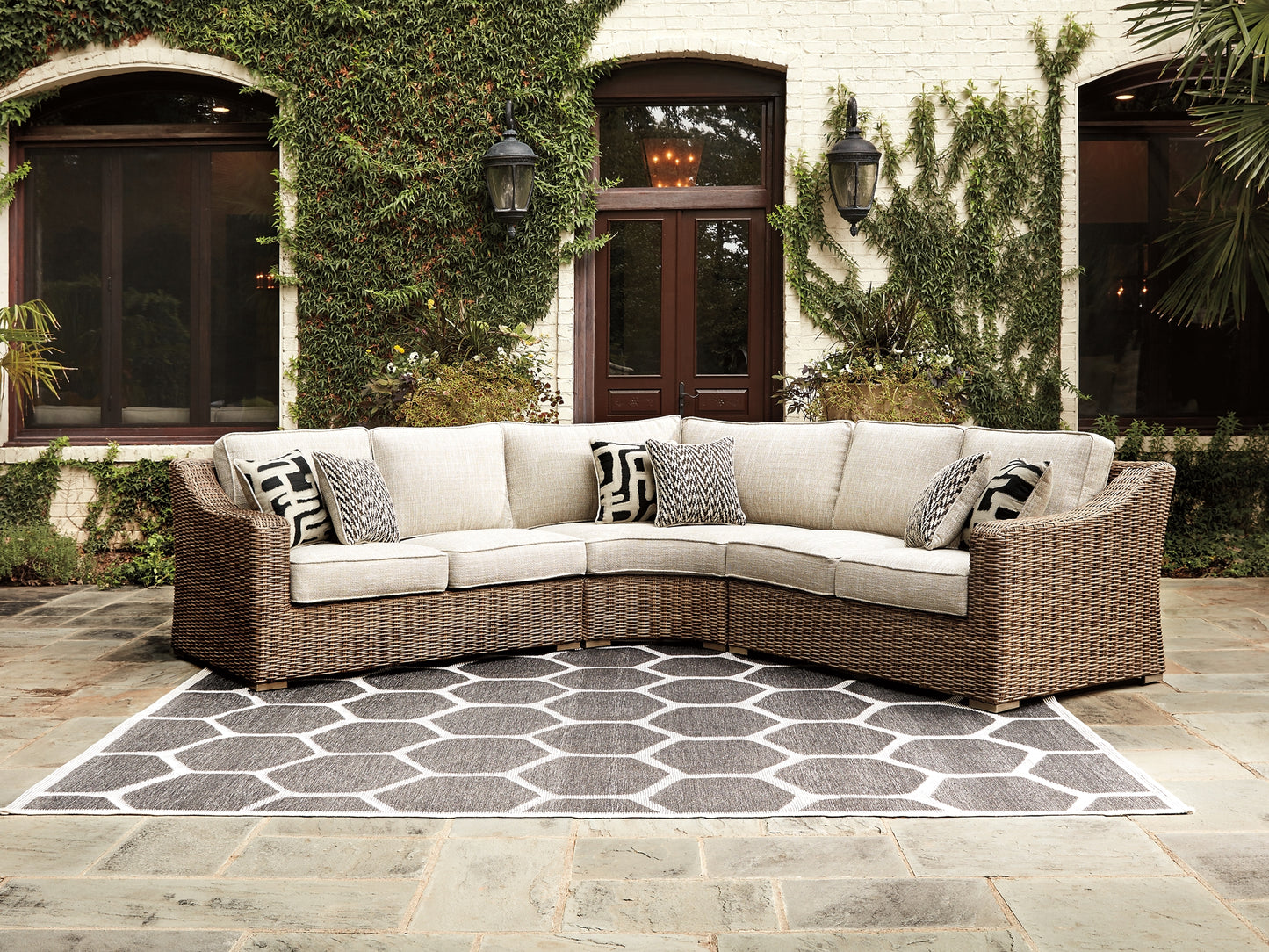 Beachcroft 5-Piece Outdoor Sectional with Coffee Table Signature Design by Ashley®
