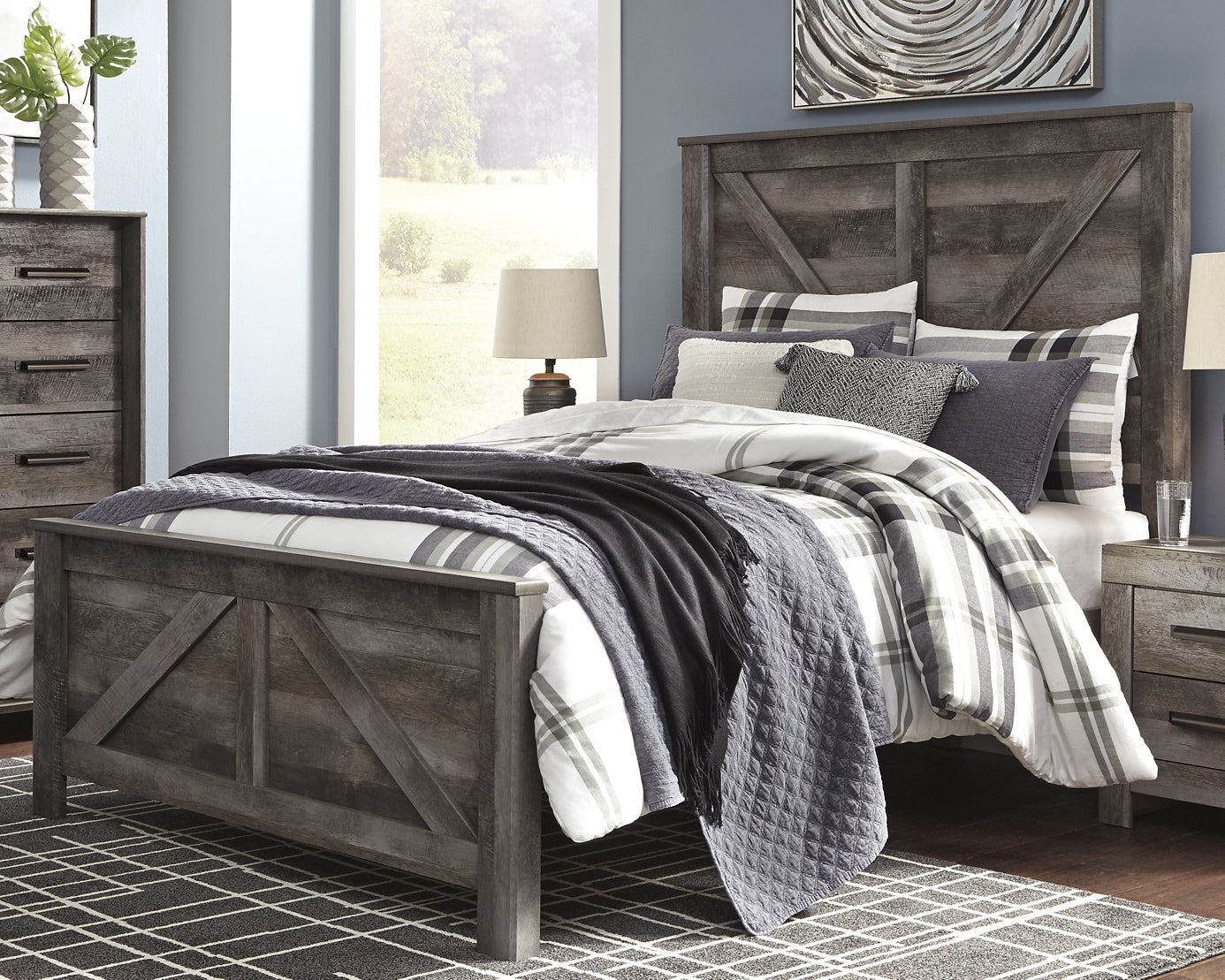 Wynnlow Queen Crossbuck Panel Bed with Dresser Signature Design by Ashley®
