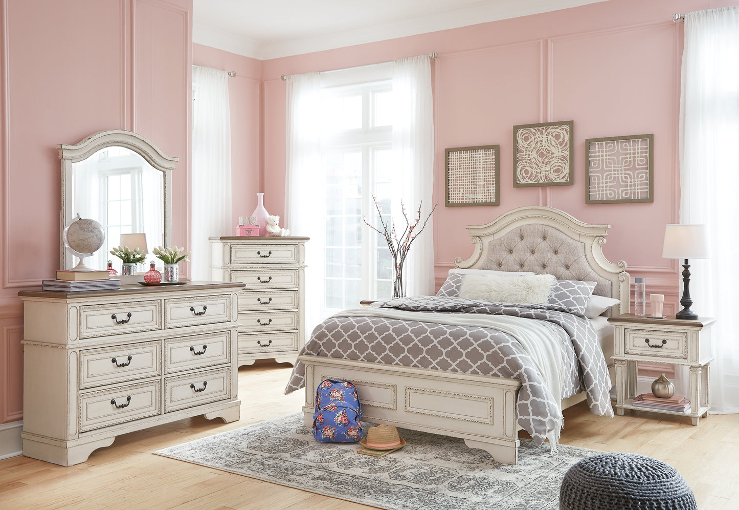 Realyn Full Panel Bed with Mirrored Dresser, Chest and Nightstand Signature Design by Ashley®