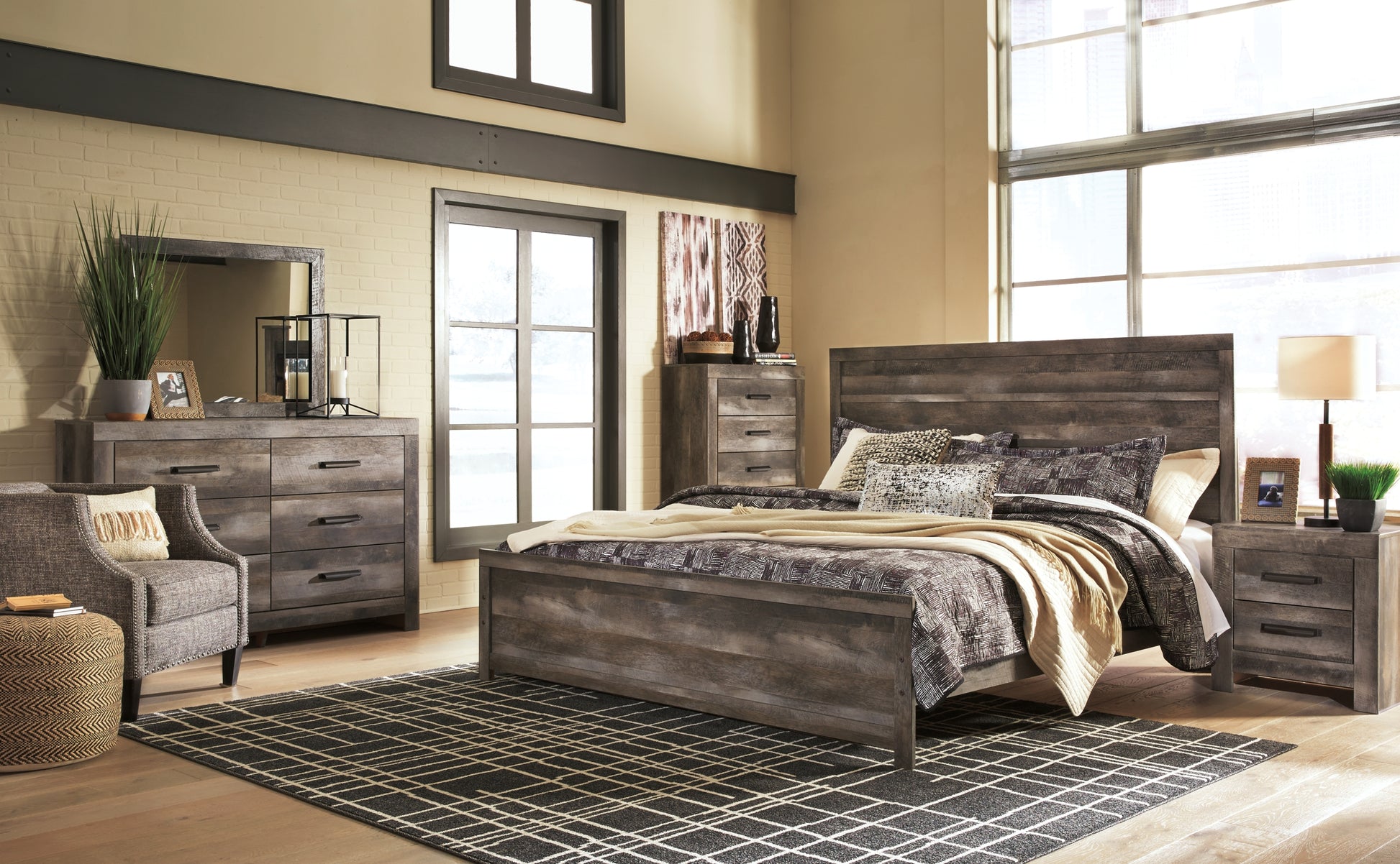 Wynnlow Queen Panel Bed with Mirrored Dresser and Chest Signature Design by Ashley®