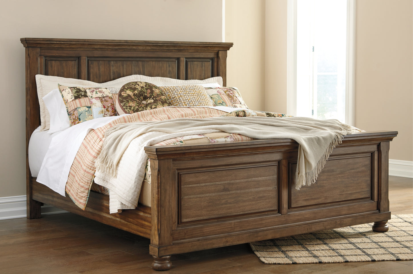 Flynnter Queen Panel Bed with Mirrored Dresser, Chest and 2 Nightstands Signature Design by Ashley®
