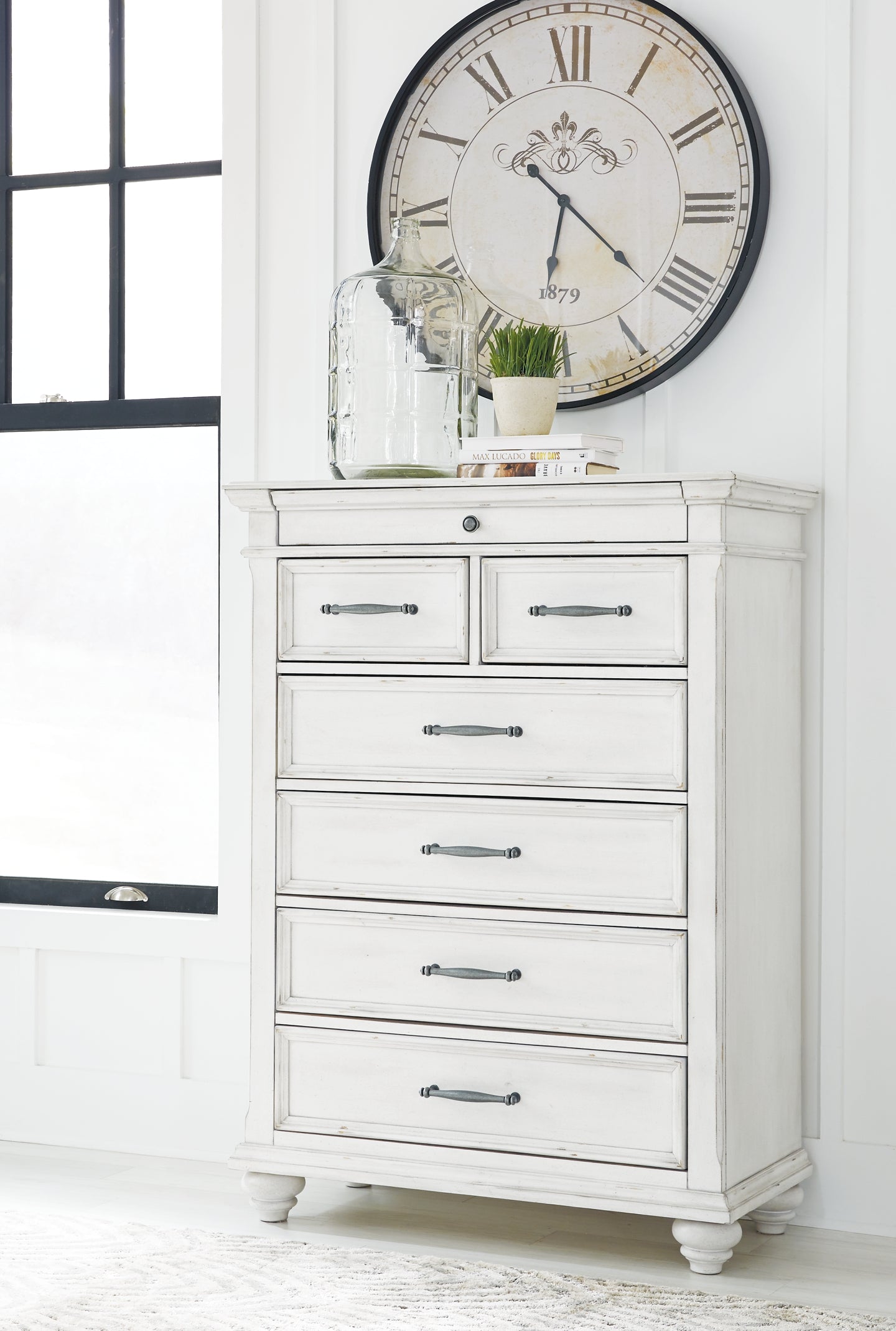 Kanwyn Chest Benchcraft®