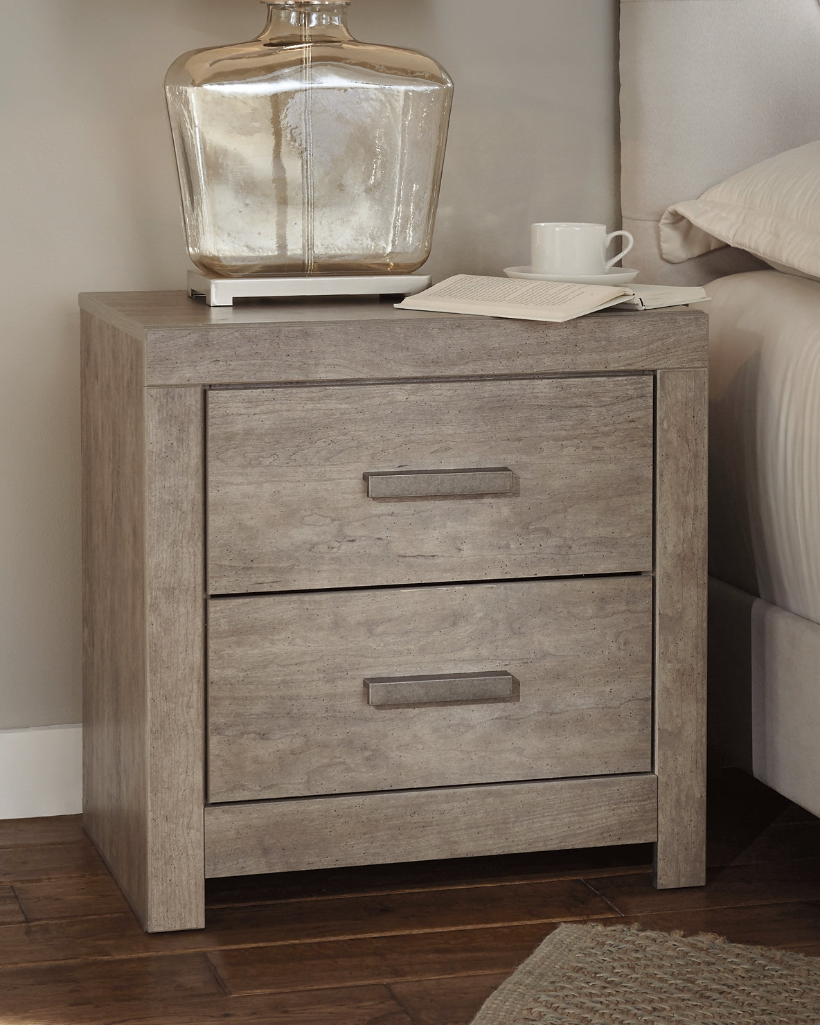 Culverbach King Panel Bed with Mirrored Dresser, Chest and 2 Nightstands Signature Design by Ashley®