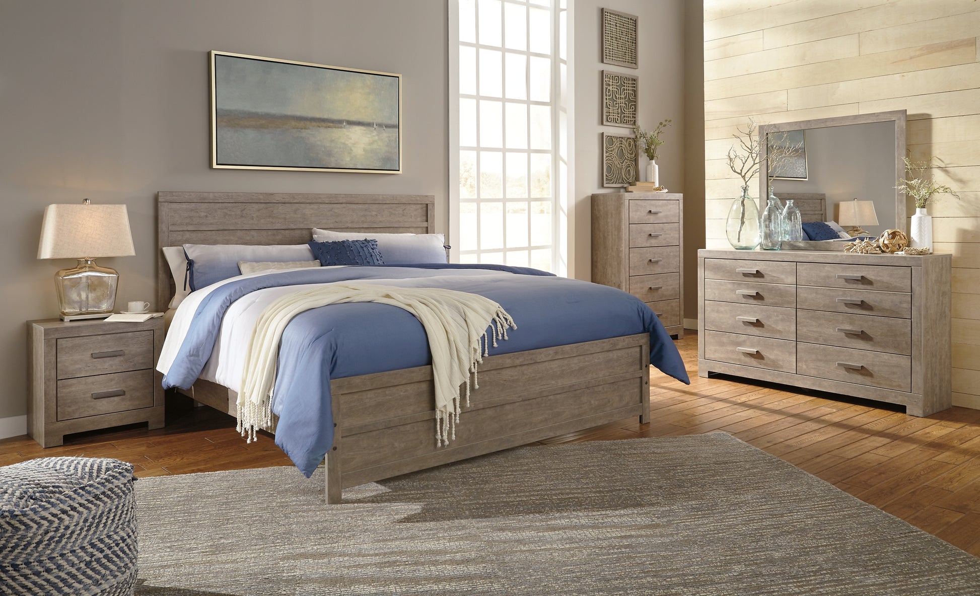 Culverbach King Panel Bed with Mirrored Dresser, Chest and 2 Nightstands Signature Design by Ashley®