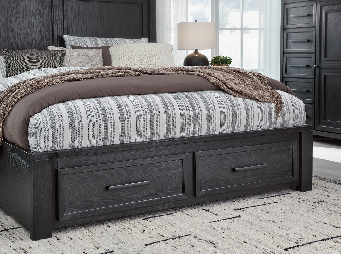 Foyland King Panel Storage Bed with Mirrored Dresser Signature Design by Ashley®