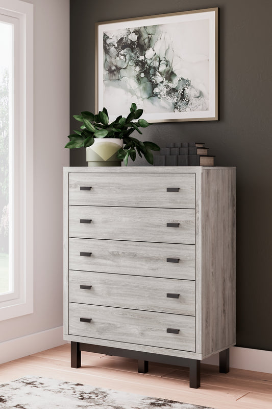 Vessalli Five Drawer Wide Chest Signature Design by Ashley®