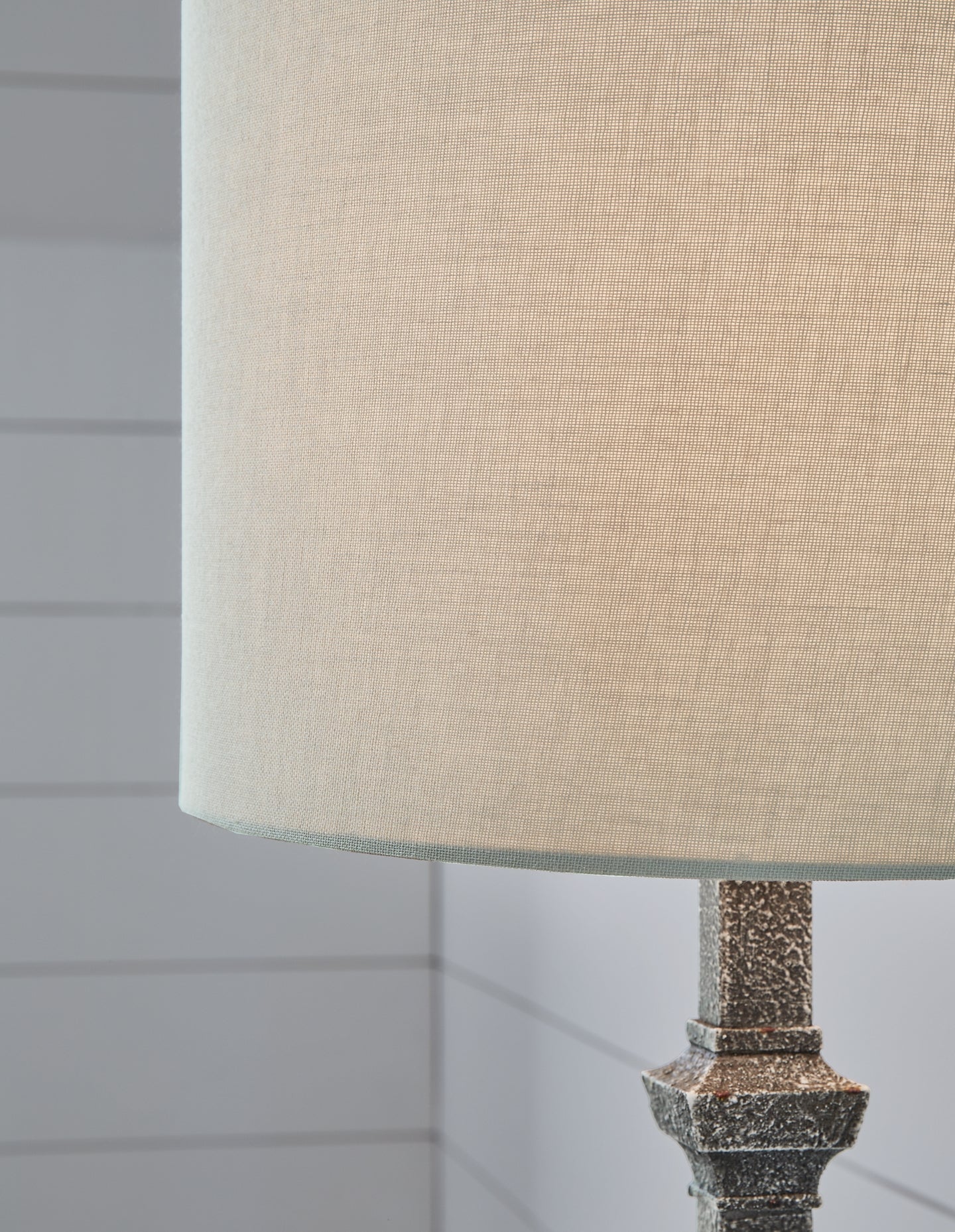 Oralieville Poly Accent Lamp (1/CN) Signature Design by Ashley®