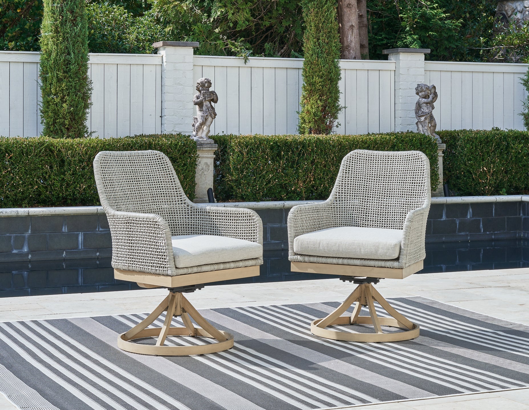 Seton Creek Swivel Chair w/Cushion (2/CN) Signature Design by Ashley®